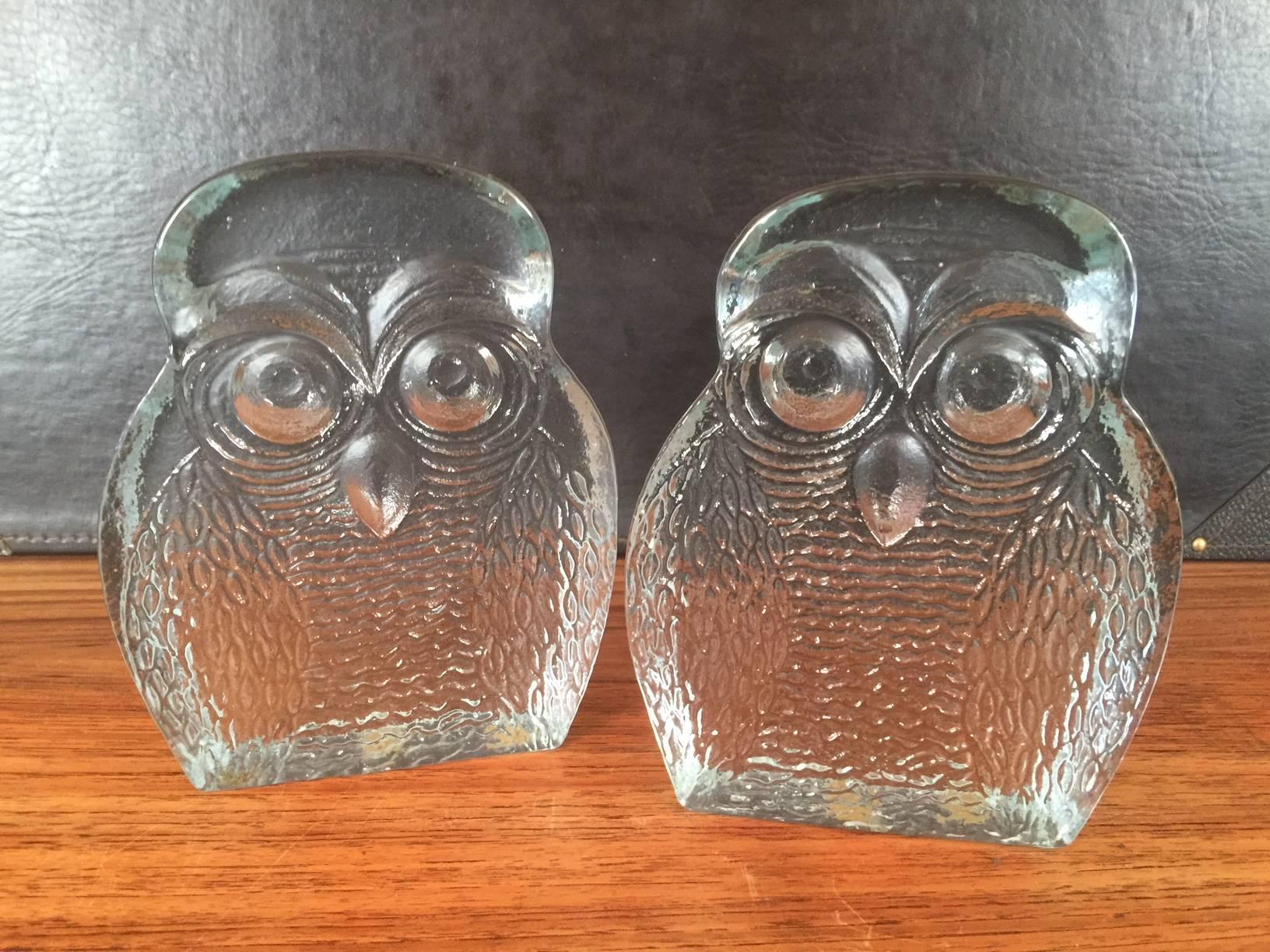 Mid-Century Modern Pair of Midcentury Glass Owl Bookends by Blenko For Sale