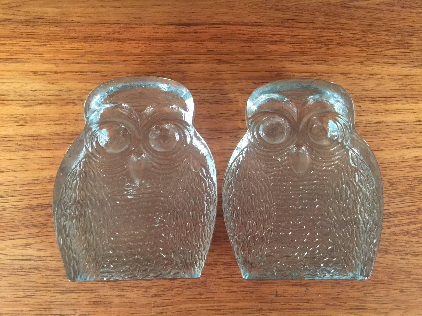 North American Pair of Midcentury Glass Owl Bookends by Blenko For Sale