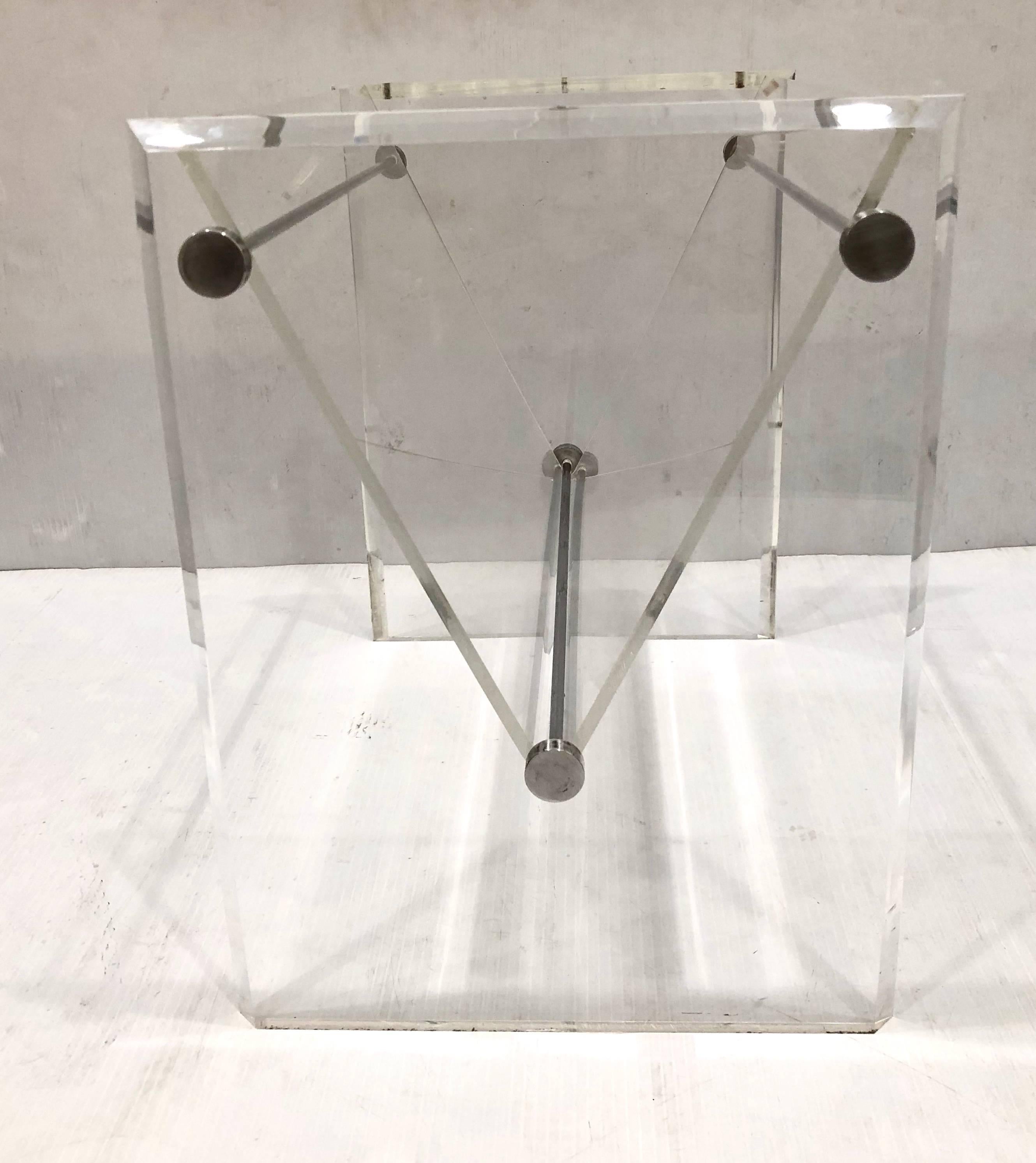 Architectural well designed Lucite magazine rack, polished Lucite walls with bevelled edge and polished chrome rods with solid polished aluminium ends, circa 1970s very nice and clean condition.