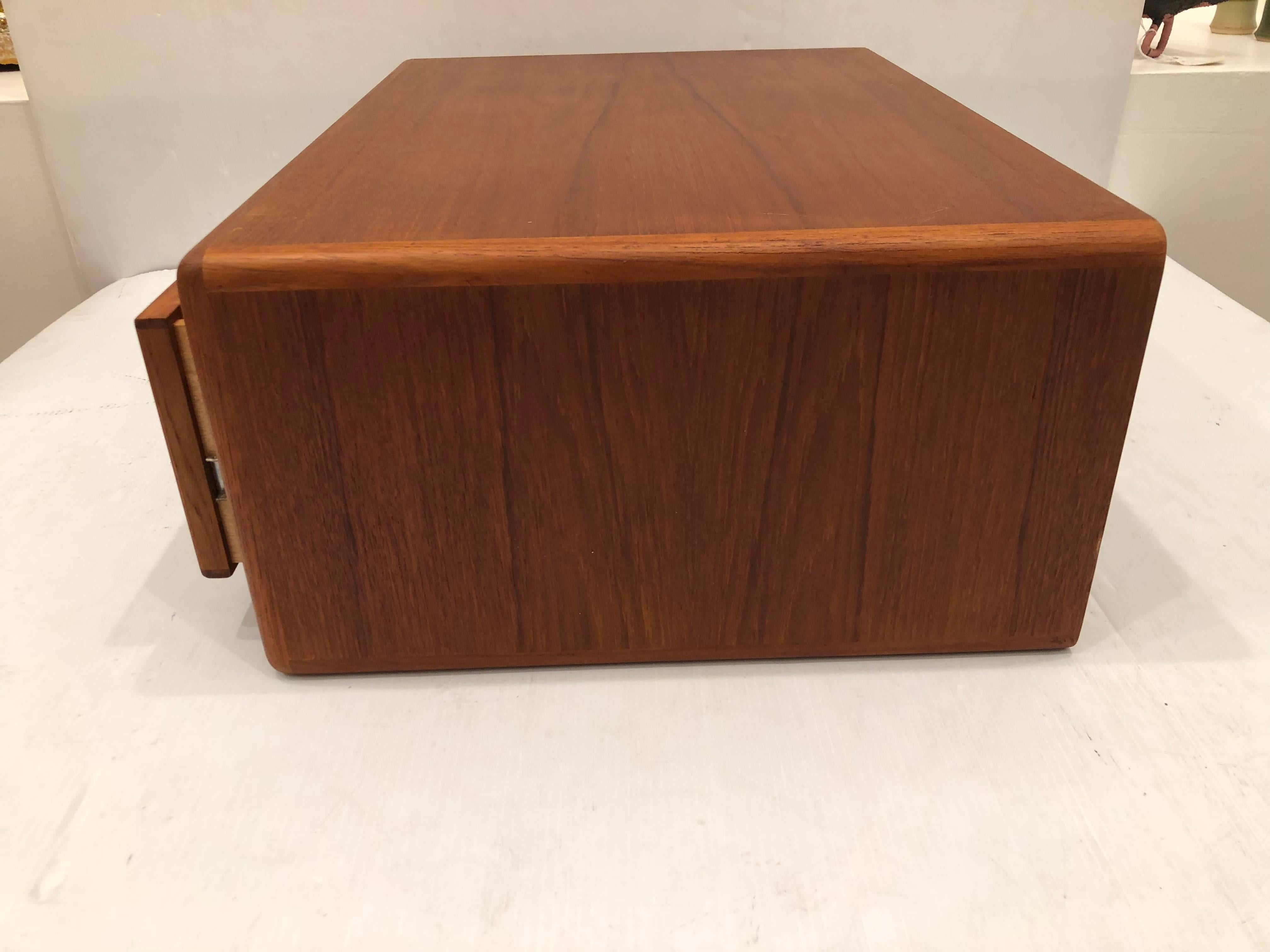 Pair of Teak and Rosewood Detail of Danish Modern Floating Nightstands In Excellent Condition In San Diego, CA