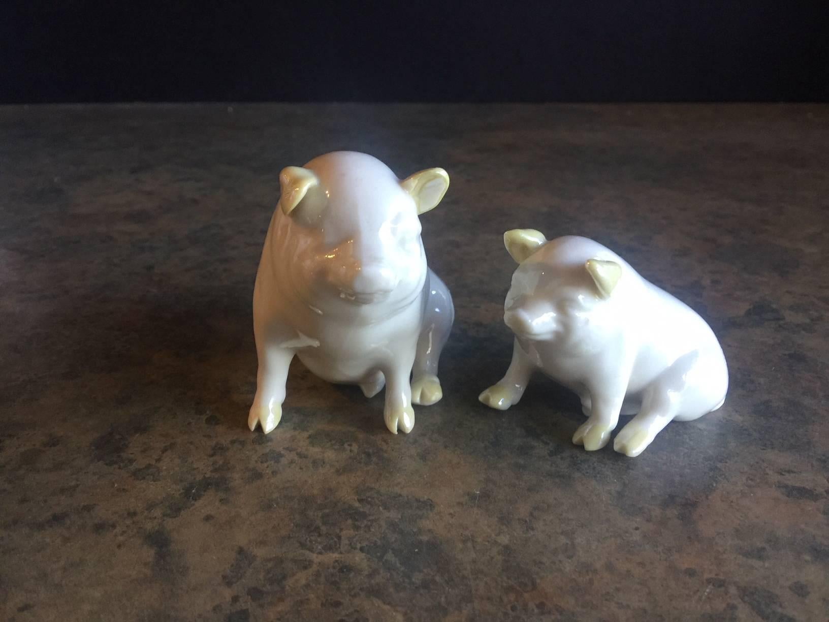 Pair of Porcelain Miniature Pigs by Belleek In Excellent Condition For Sale In San Diego, CA