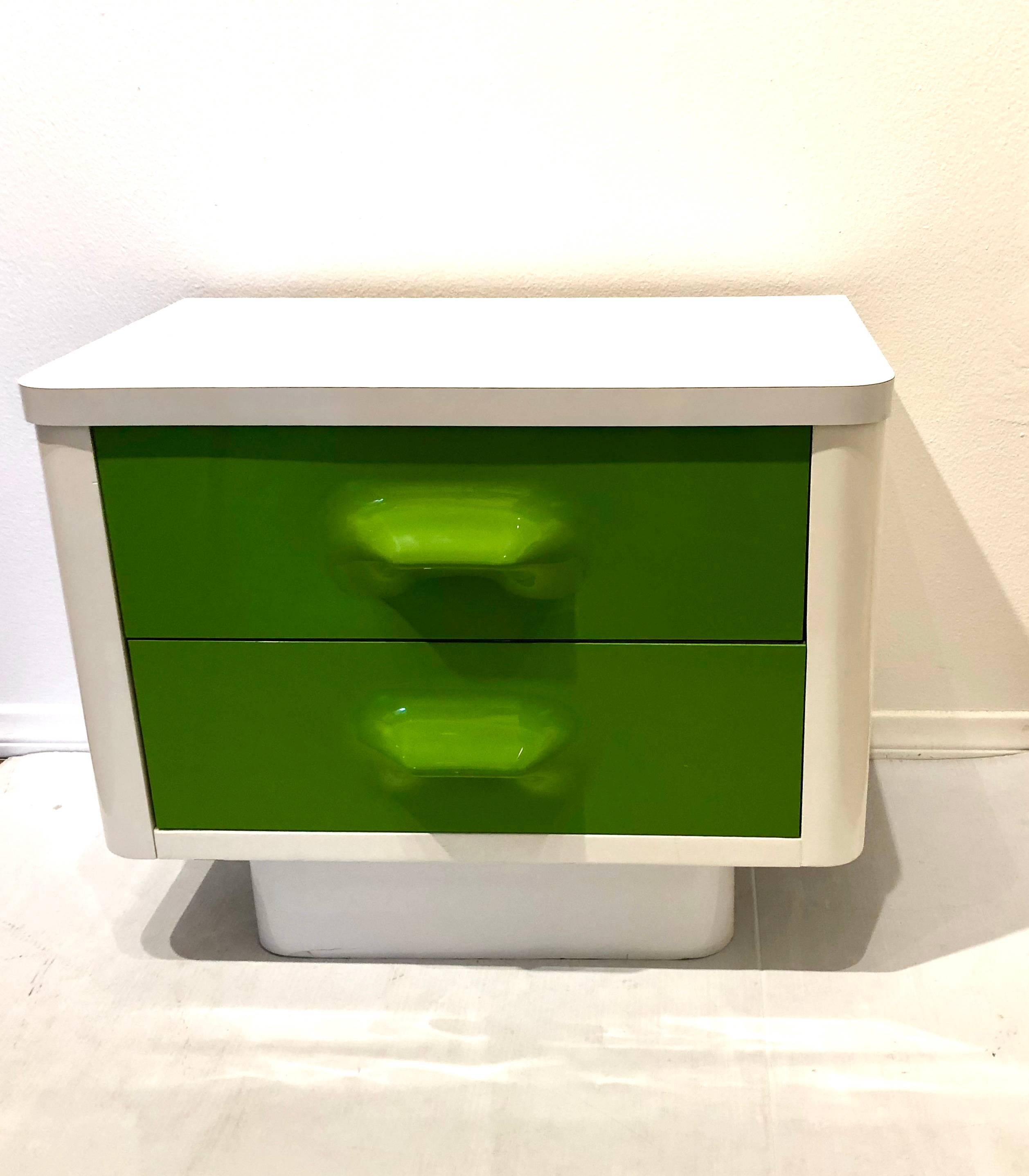 Space Age injection molded plastic drawer front. White laminate top over white lacquered case. In good condition. Manufactured by Broyhill, well crafted design. You will love this colorful piece in the bedroom or any living space.
  
