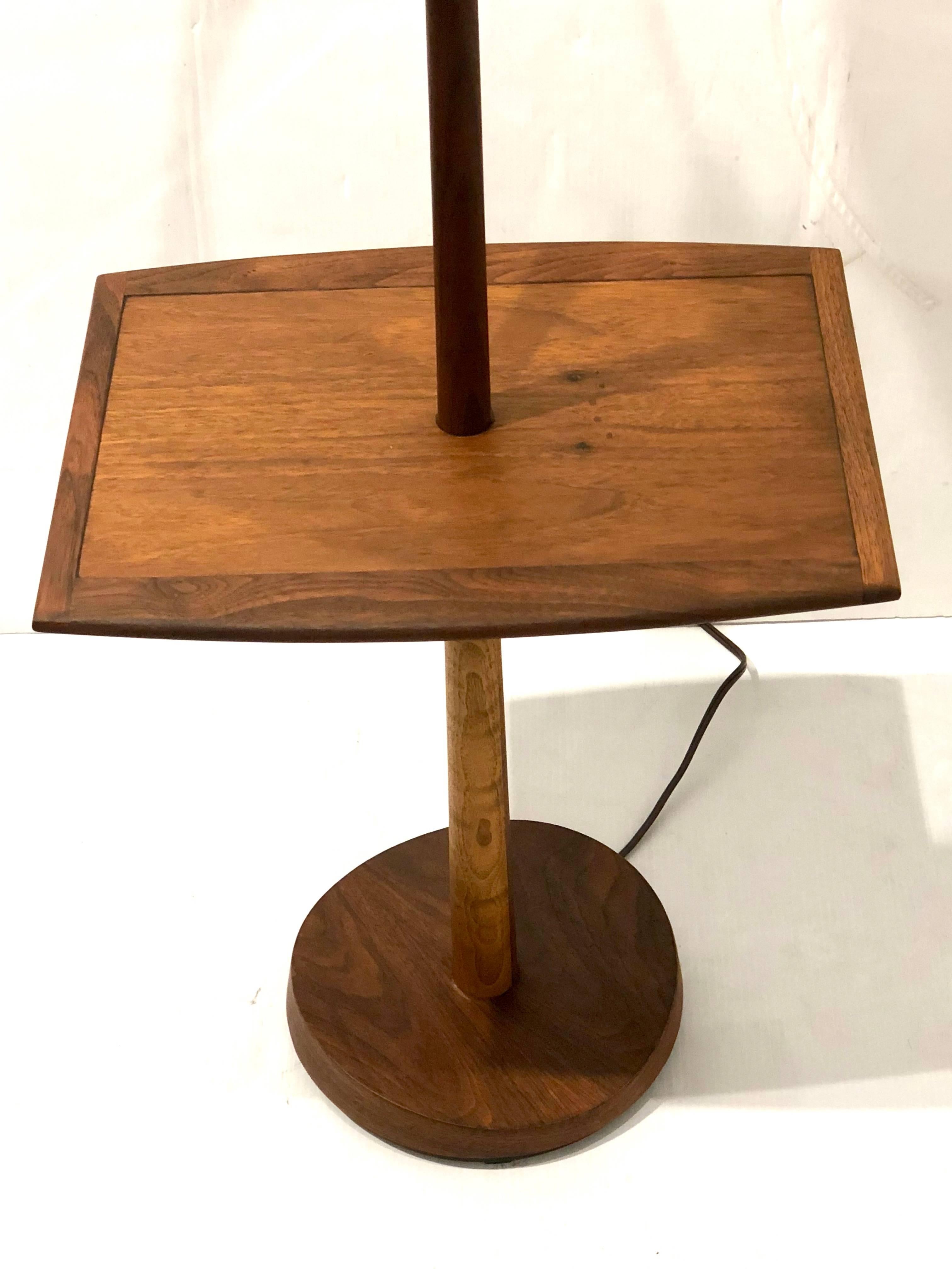 American Mid-Century Modern Walnut Table Lamp In Excellent Condition In San Diego, CA
