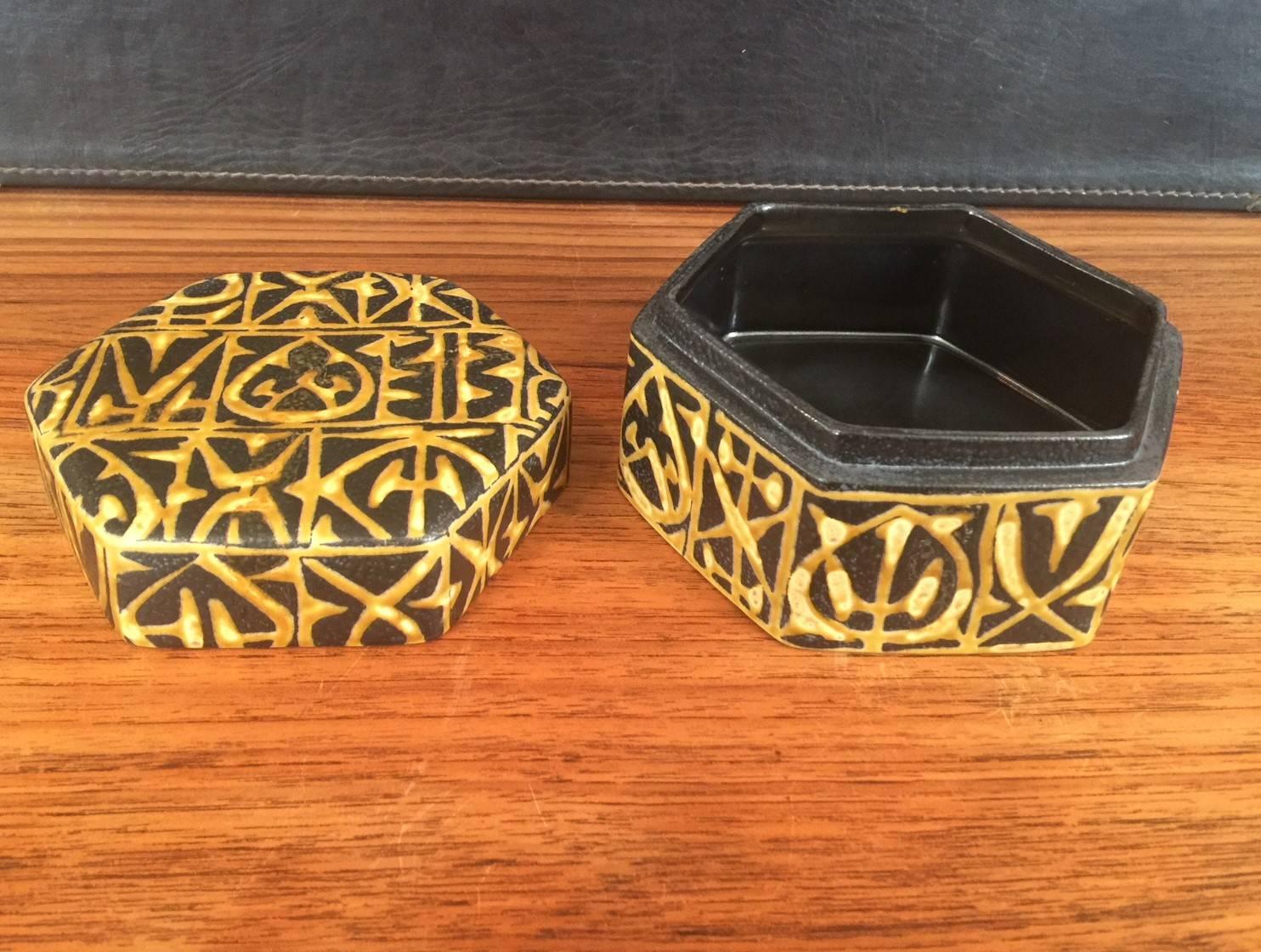 Midcentury Ceramic Lidded Box or Humidor by Nils Thorsson for Royal Copenhagen In Excellent Condition In San Diego, CA