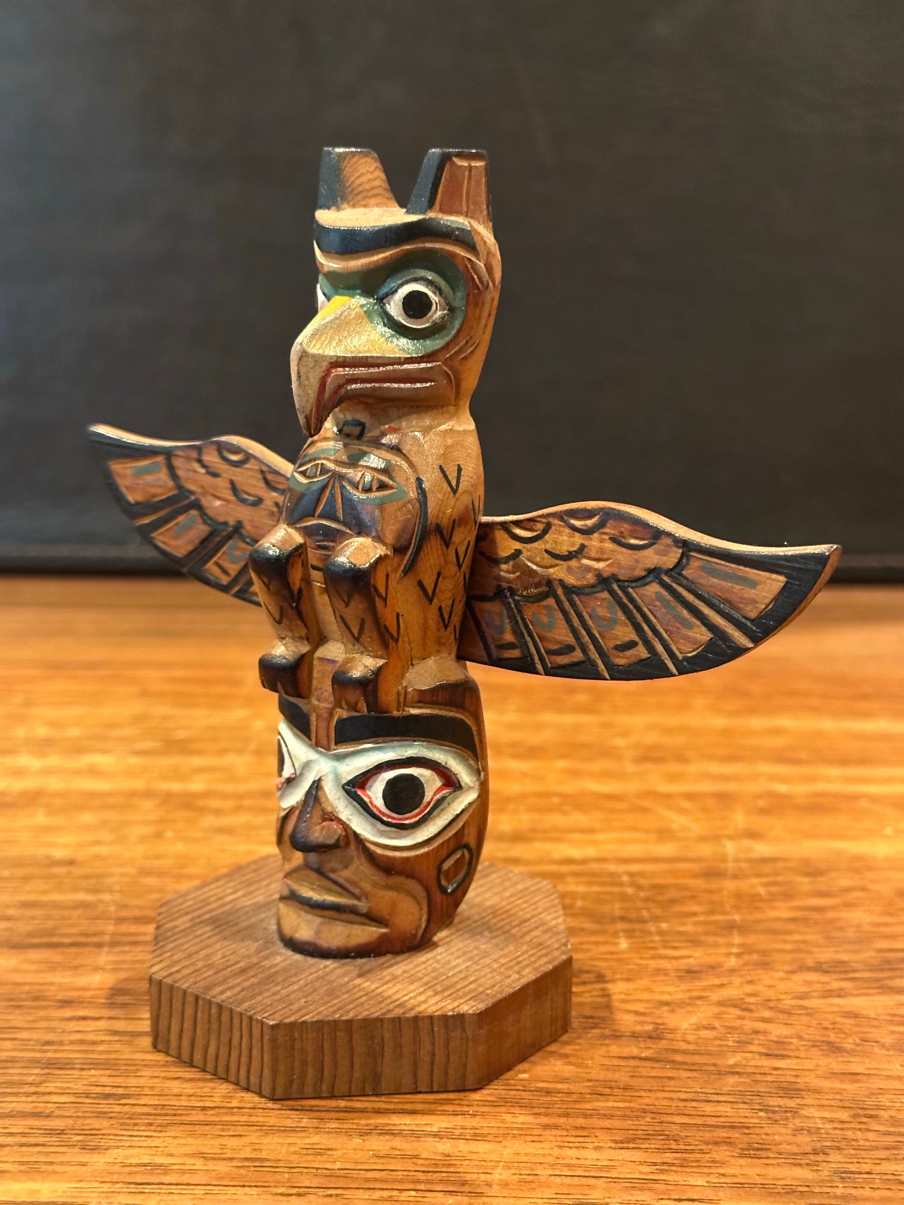 Hand-Carved Alaskan Black Diamond Hand Carved Wood Totem Pole by Vic Yeoda For Sale