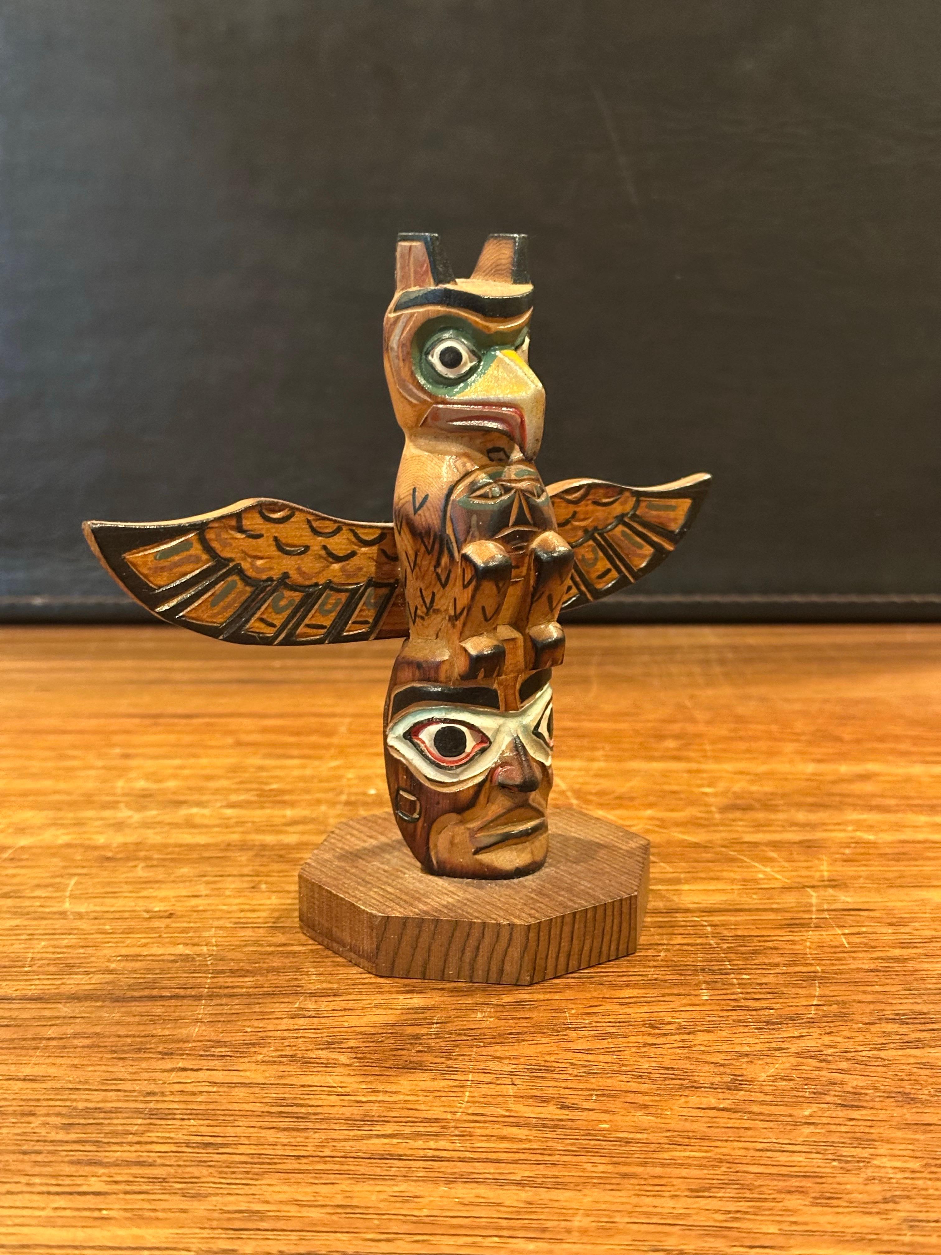 Native American Alaskan Black Diamond Hand Carved Wood Totem Pole by Vic Yeoda For Sale
