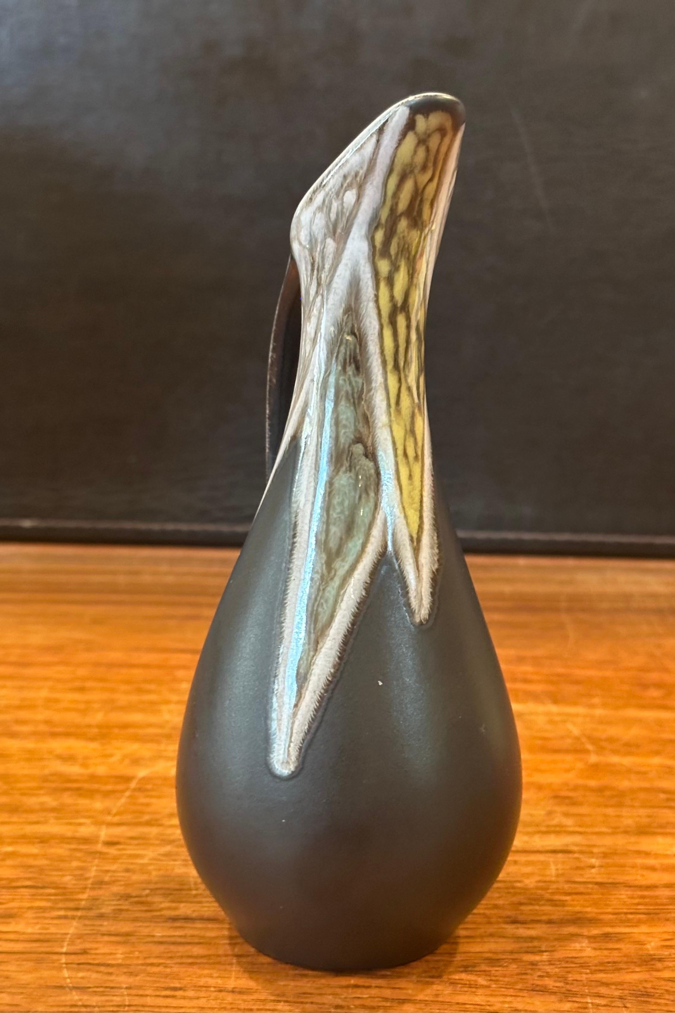 Grès Petite aiguière en grès moderne danoise par Soholm Bornholm en vente