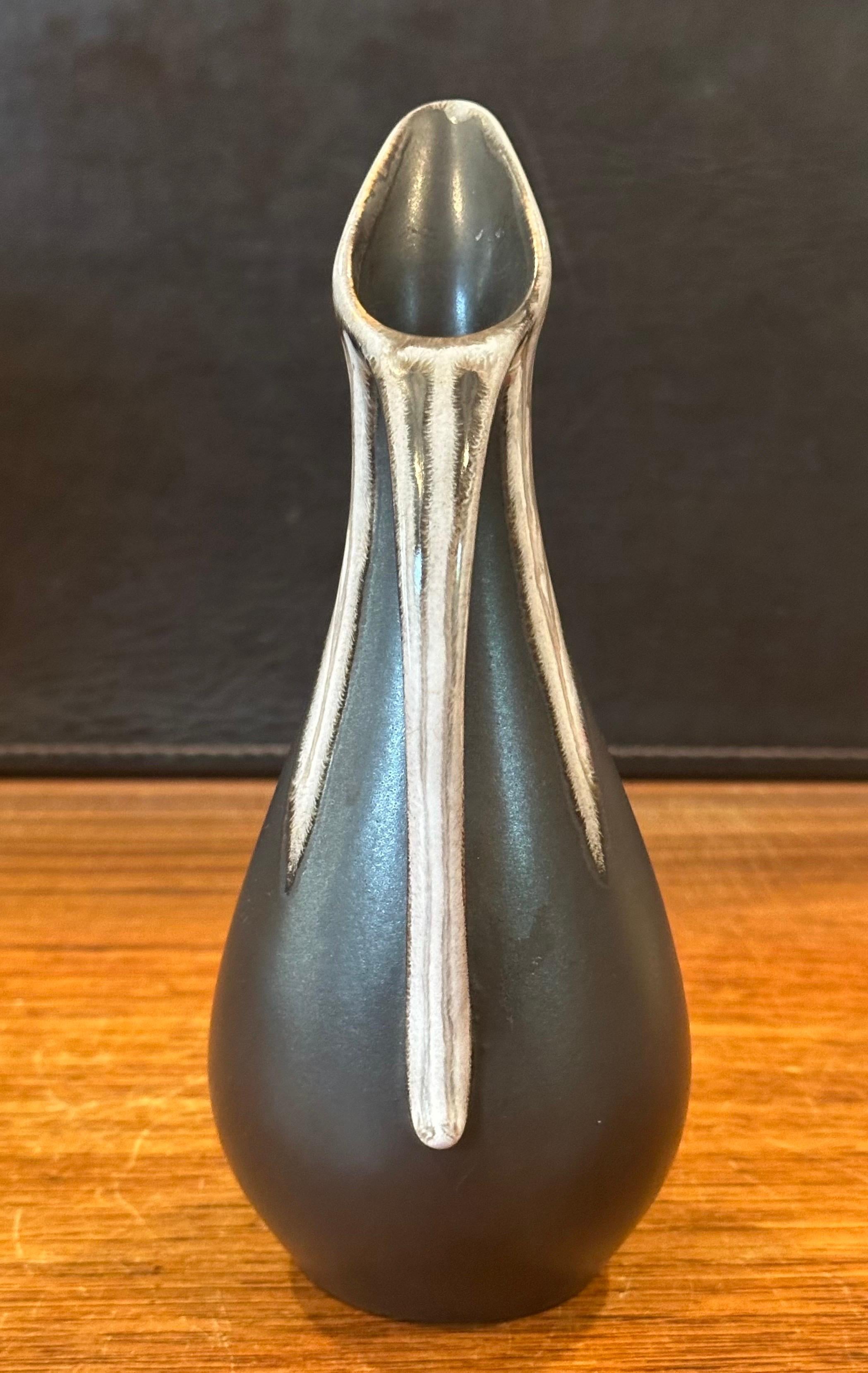 Petite aiguière en grès moderne danoise par Soholm Bornholm en vente 3