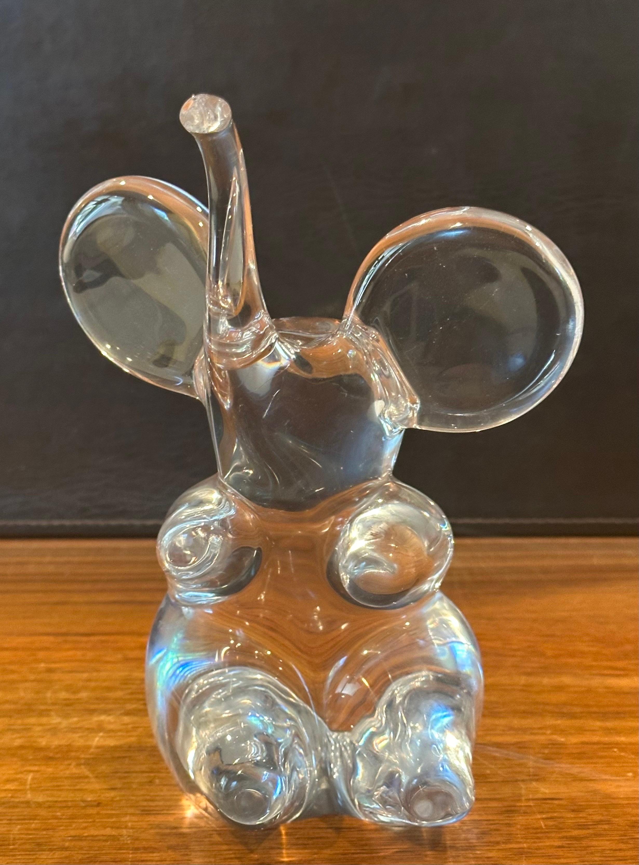 Cristallo Scultura di Elefante seduto in vetro artistico trasparente di Daum, Francia in vendita