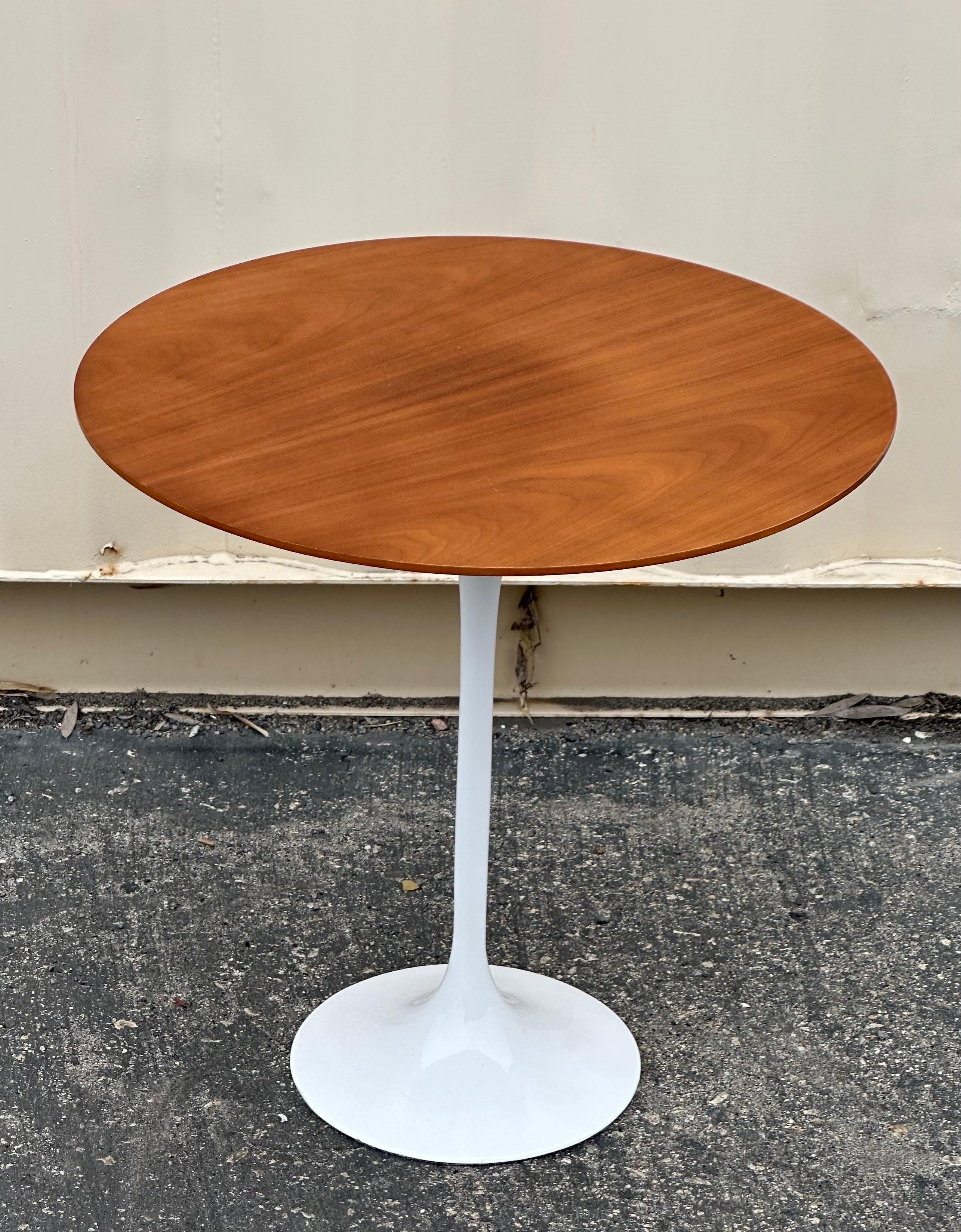20th Century Pedestal “Tulip” Side Table by Eero Saarinen for Knoll For Sale