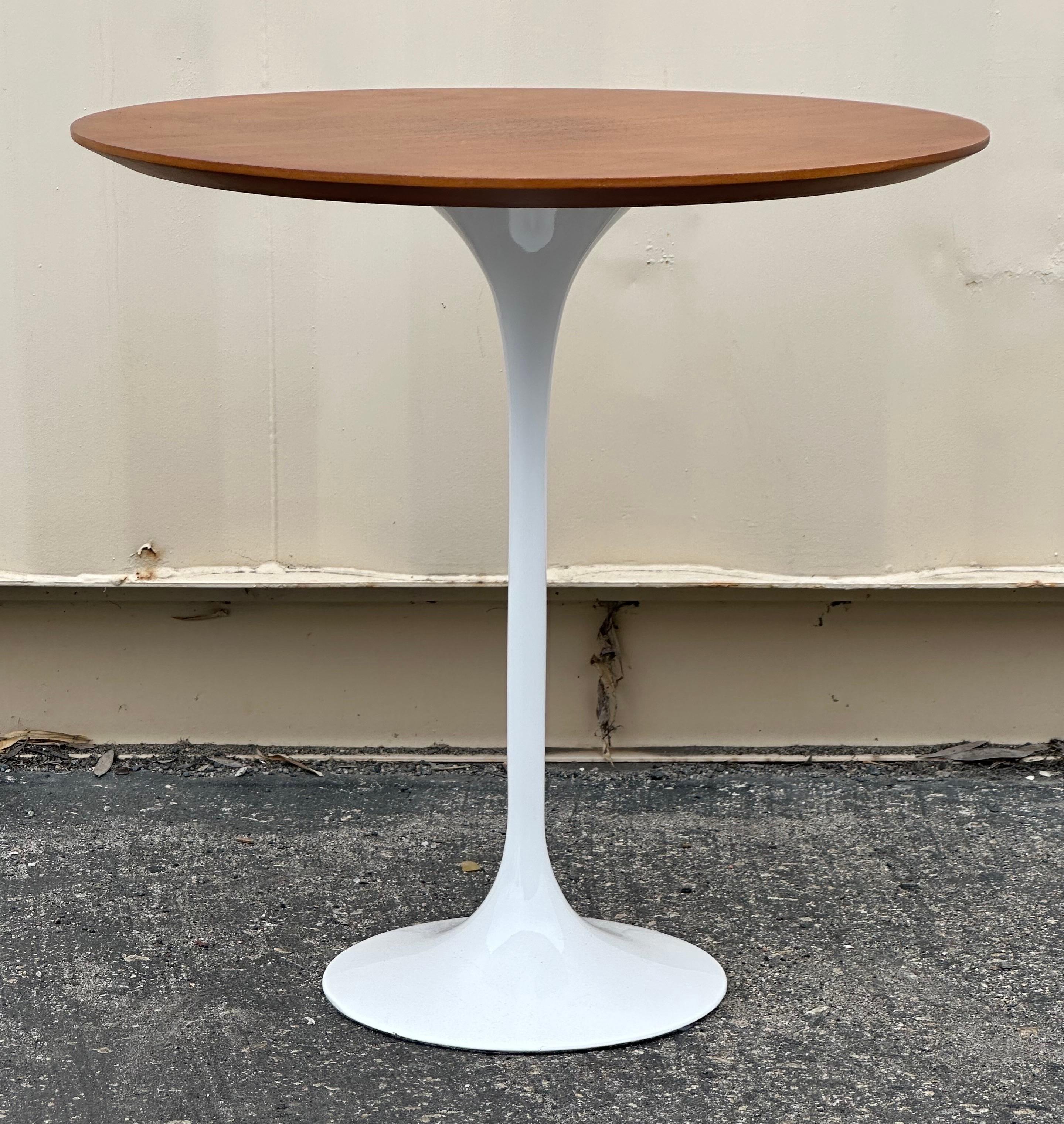 Aluminum Pedestal “Tulip” Side Table by Eero Saarinen for Knoll For Sale