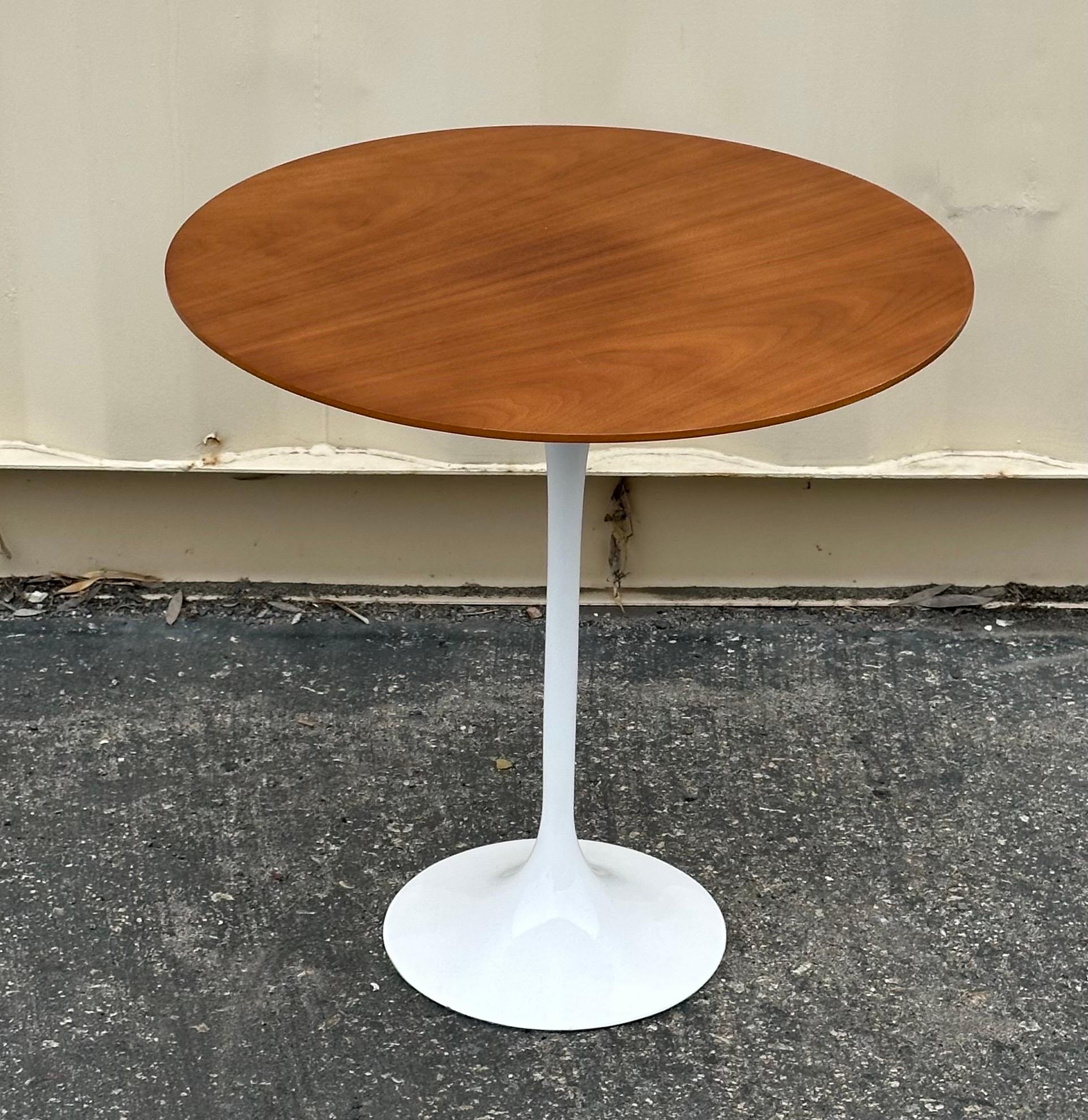 Pedestal “Tulip” Side Table by Eero Saarinen for Knoll For Sale 5