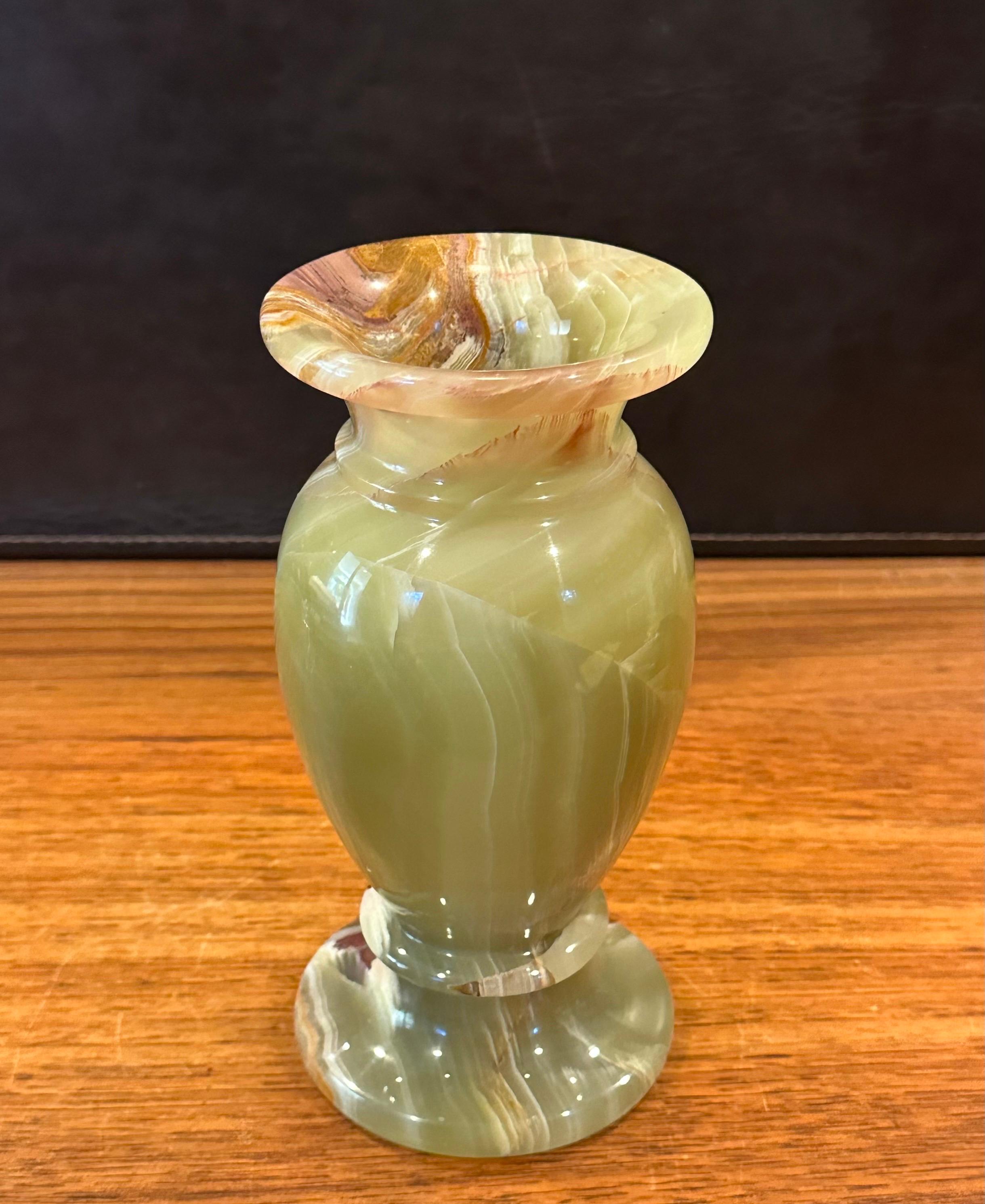 Marbre Vase en marbre italien post-moderne en vente