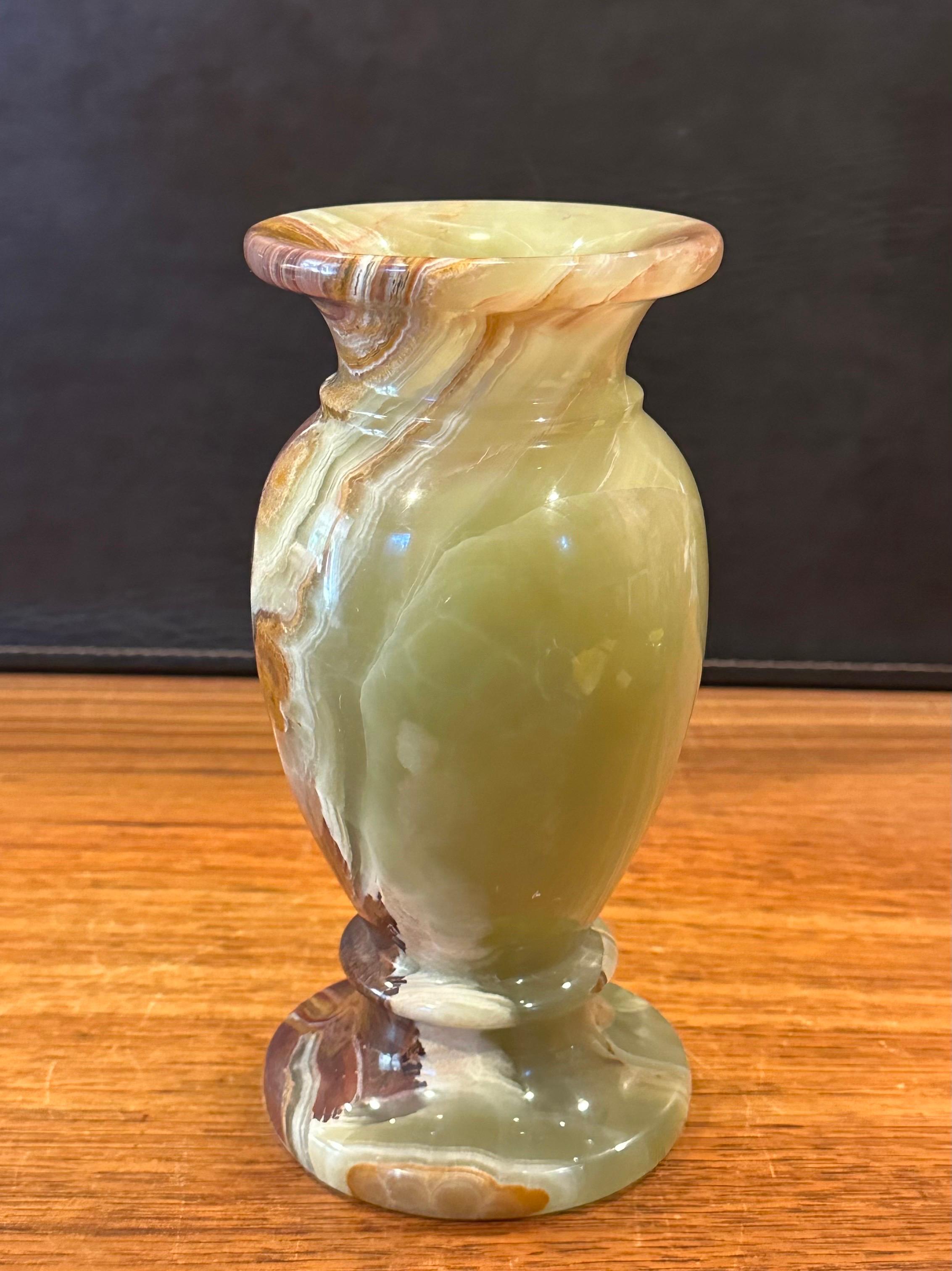 Vase en marbre italien post-moderne en vente 1