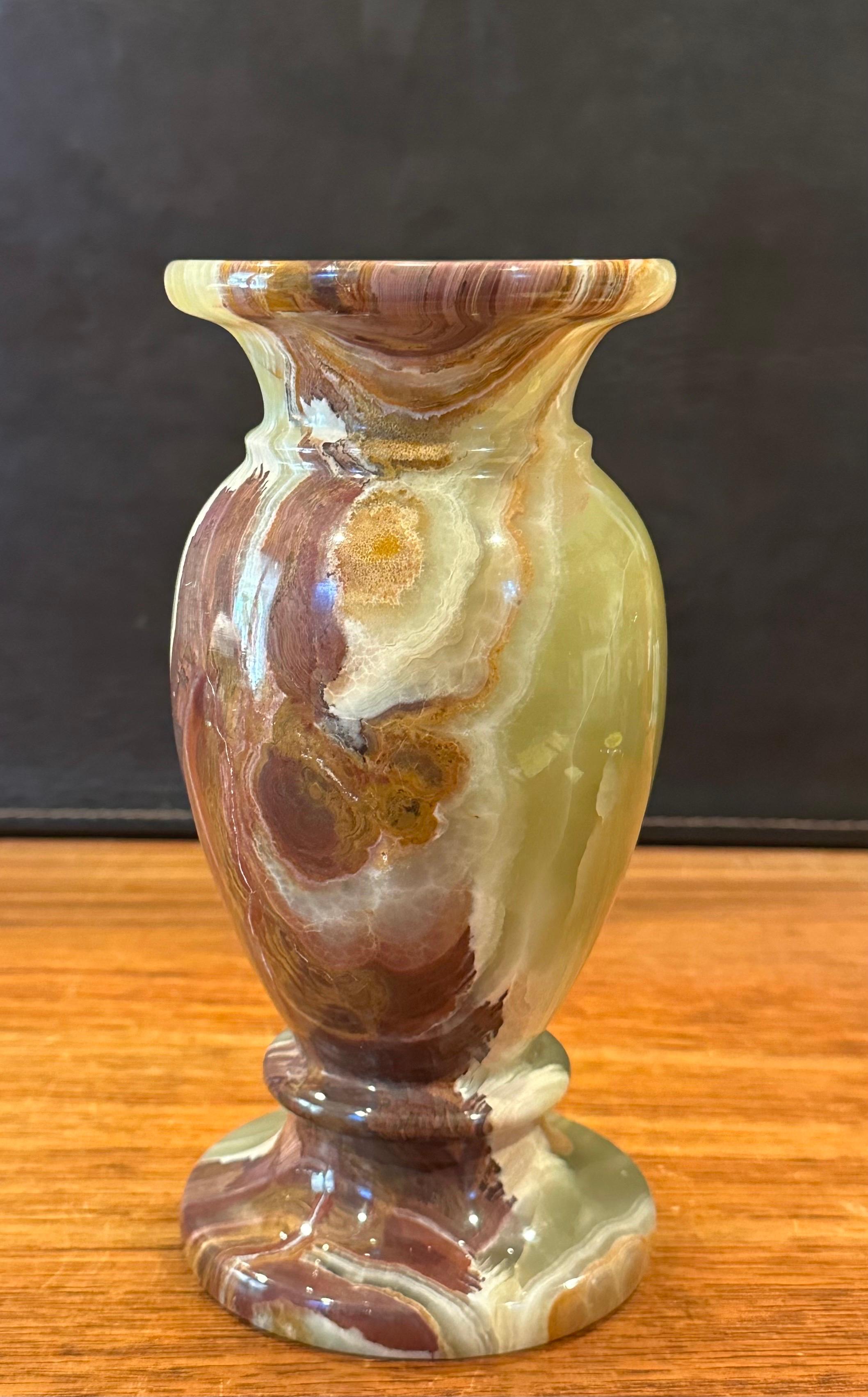 Vase en marbre italien post-moderne en vente 2