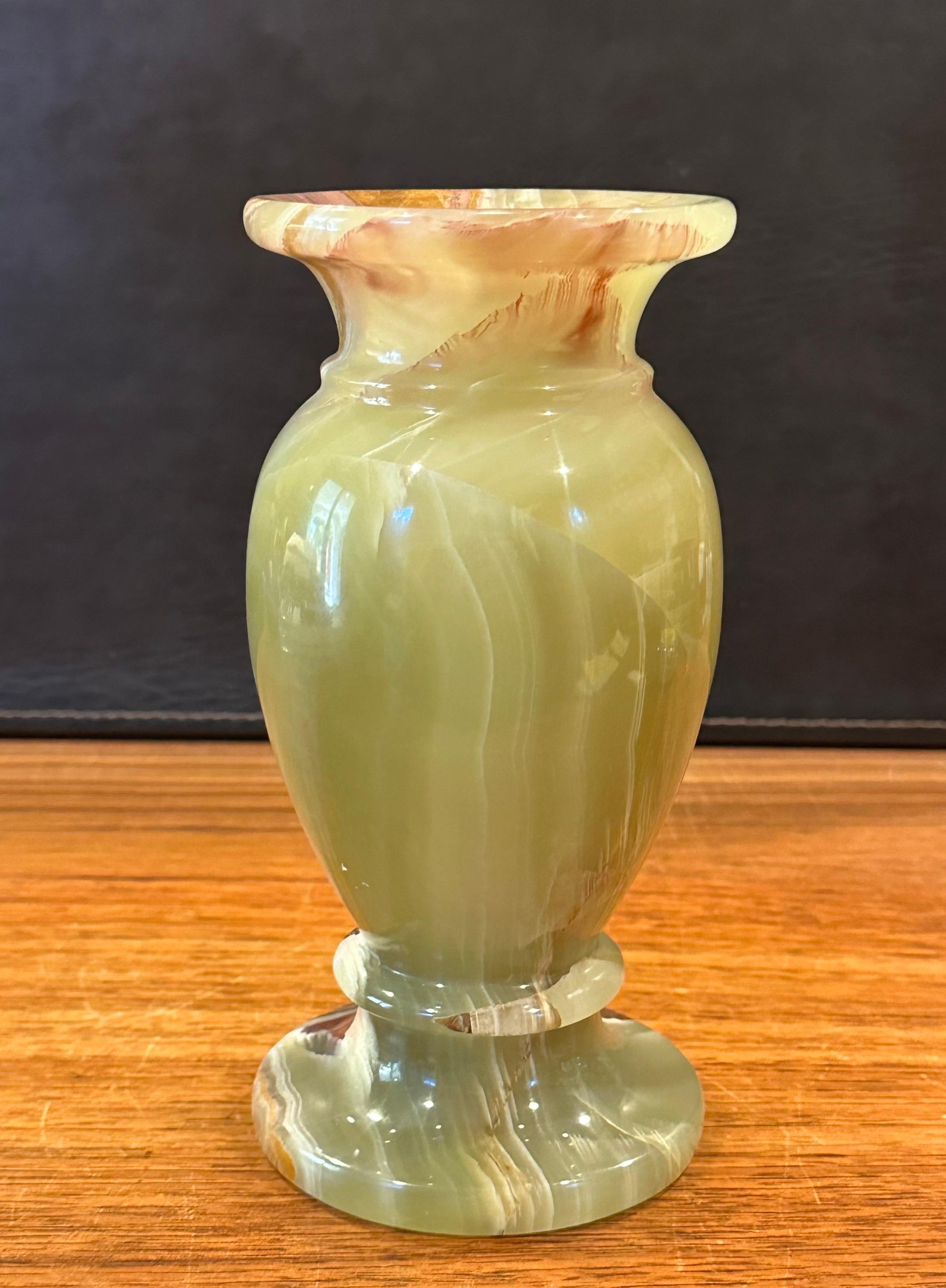 Vase en marbre italien post-moderne en vente 4