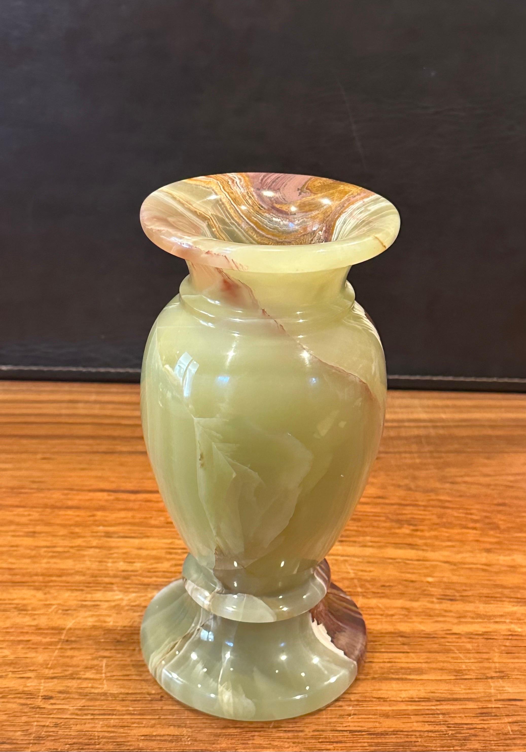 Vase en marbre italien post-moderne en vente 5