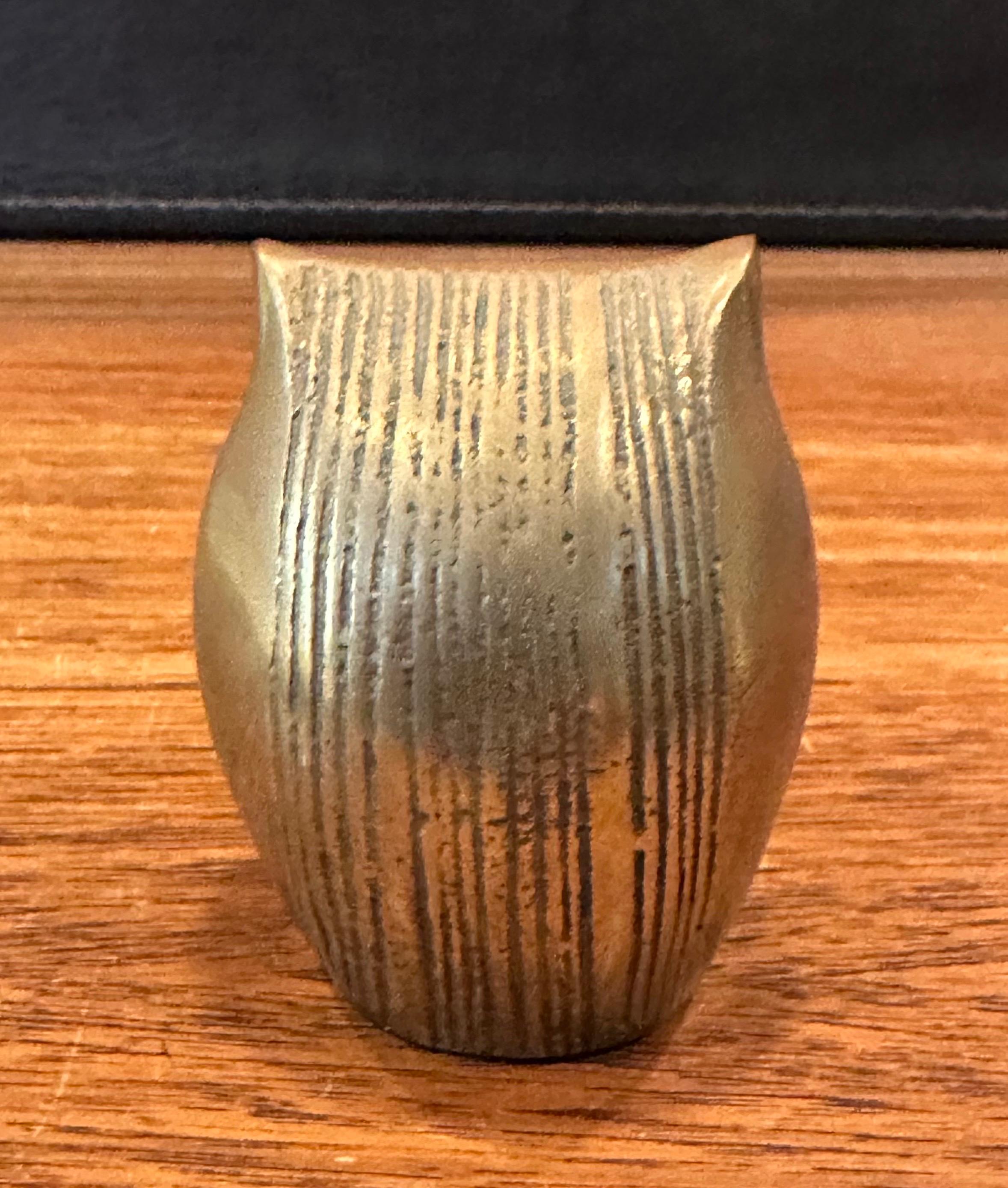 Gufo in ottone MCM Scultura / Fermacarte in vendita 2
