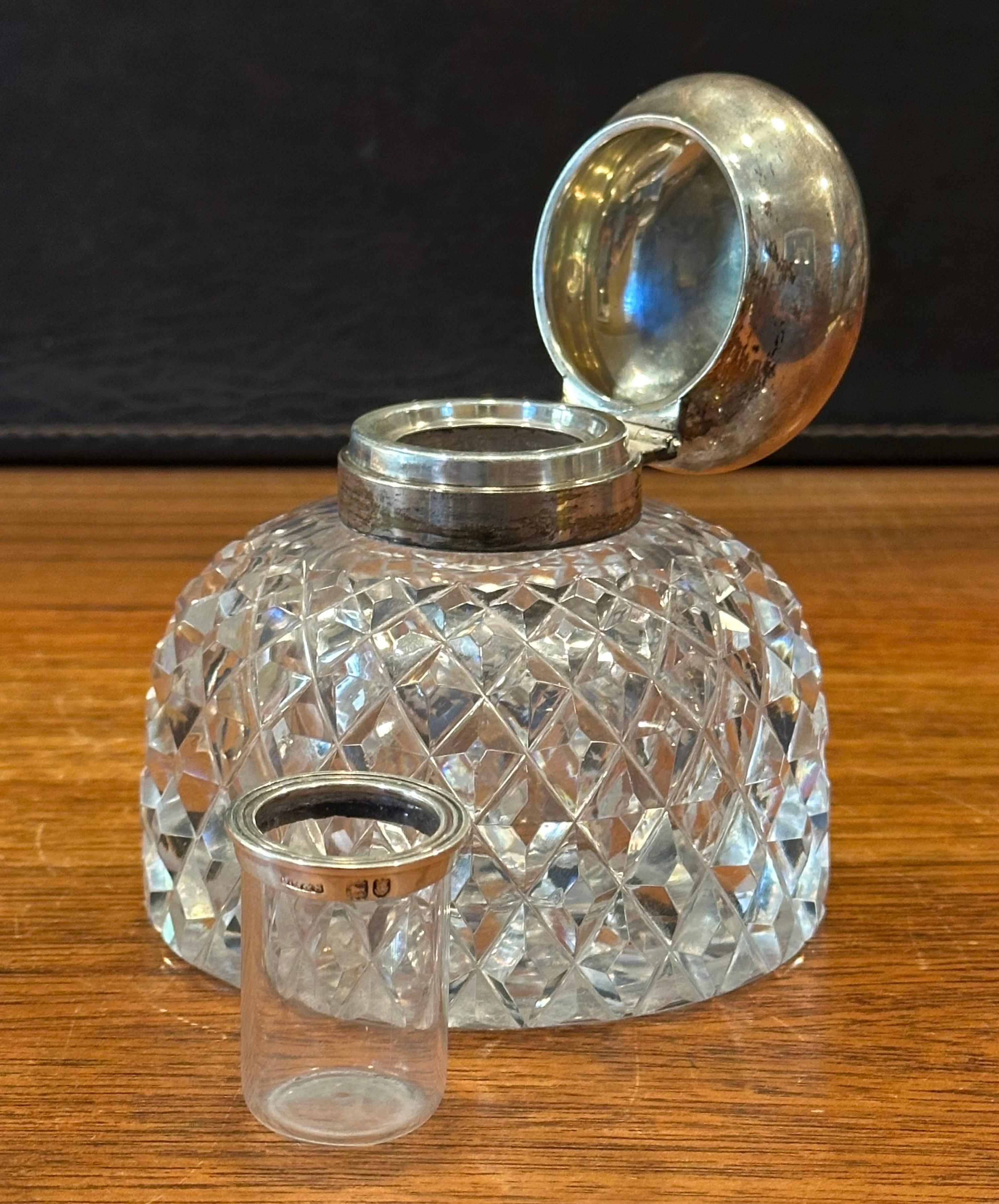 Argent sterling Encrier ancien en verre taillé d'époque victorienne avec couvercle en argent Sterling en vente