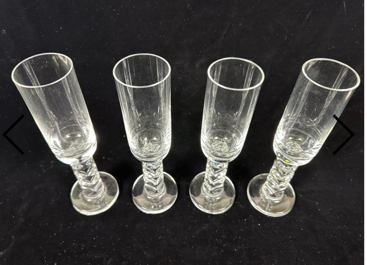Elegant ensemble de quatre flûtes à champagne par Adolph Matura pour Moser en vente 10