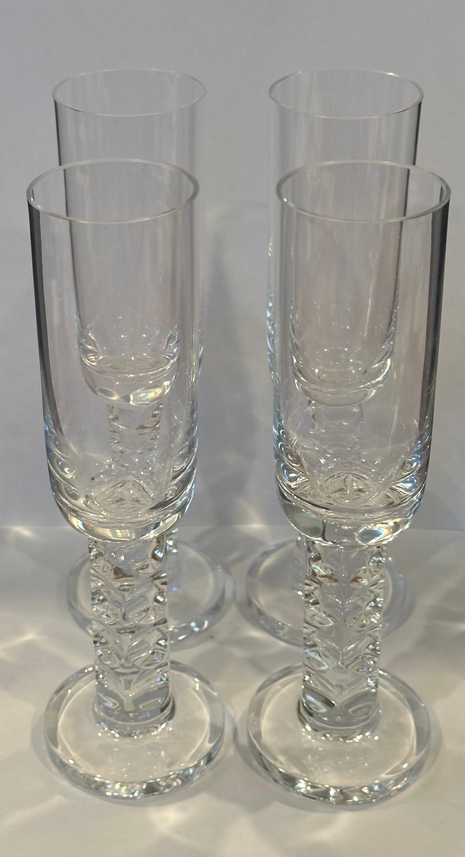 Elegant ensemble de quatre flûtes à champagne par Adolph Matura pour Moser en vente 9
