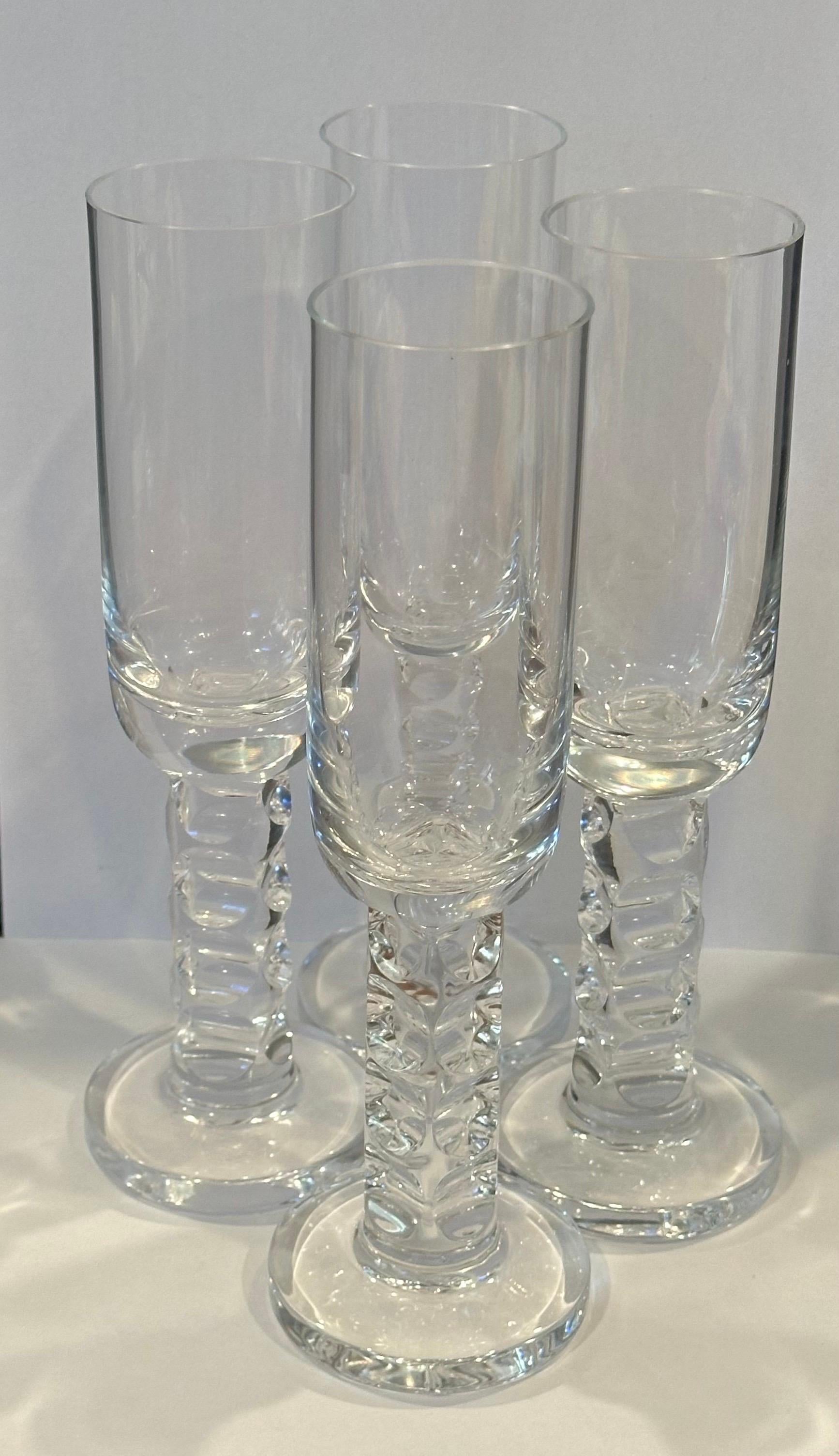 20ième siècle Elegant ensemble de quatre flûtes à champagne par Adolph Matura pour Moser en vente