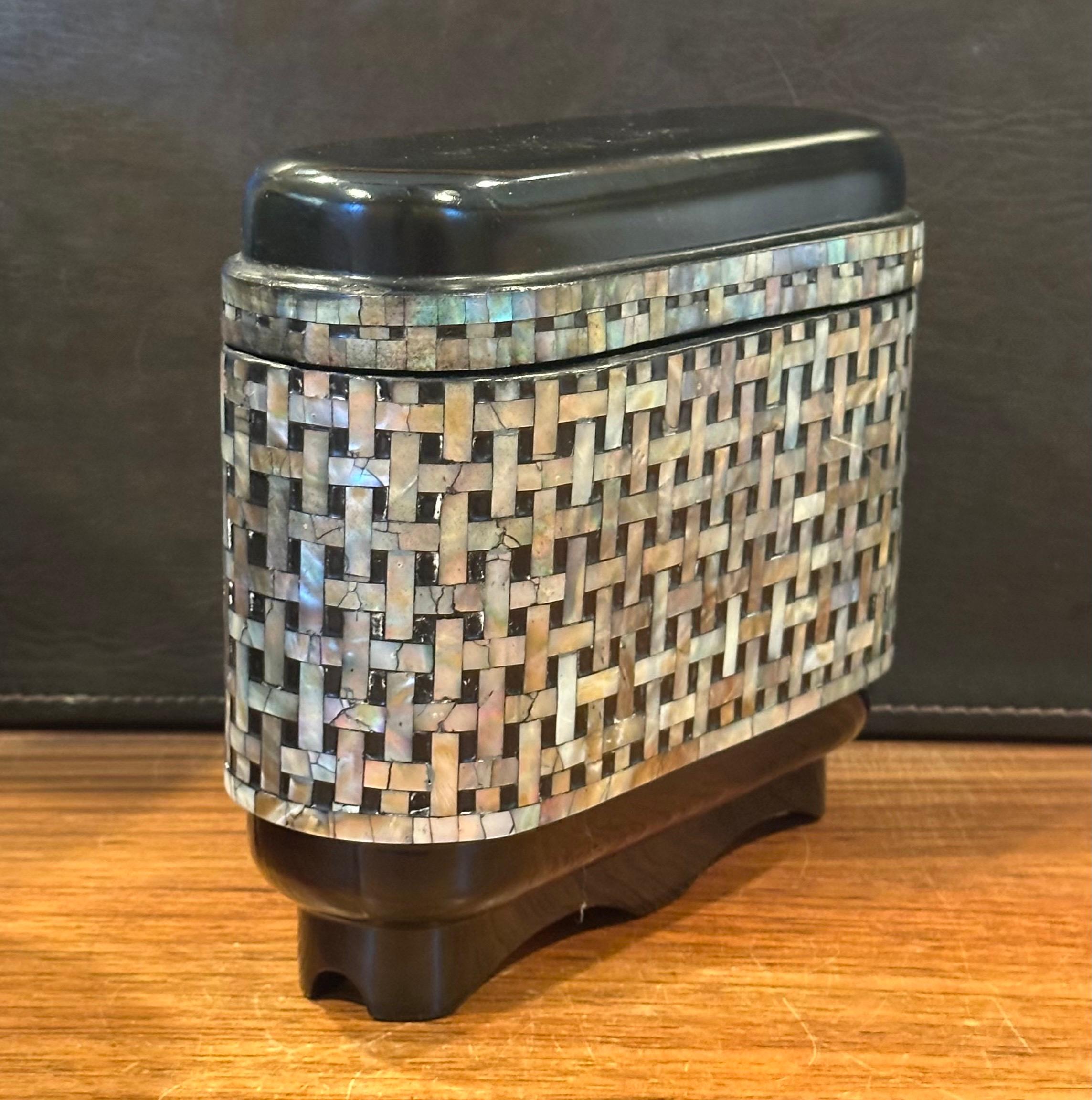 Coppia di scatole MOP intarsiate Hollywood Regency di Maitland Smith in vendita 3