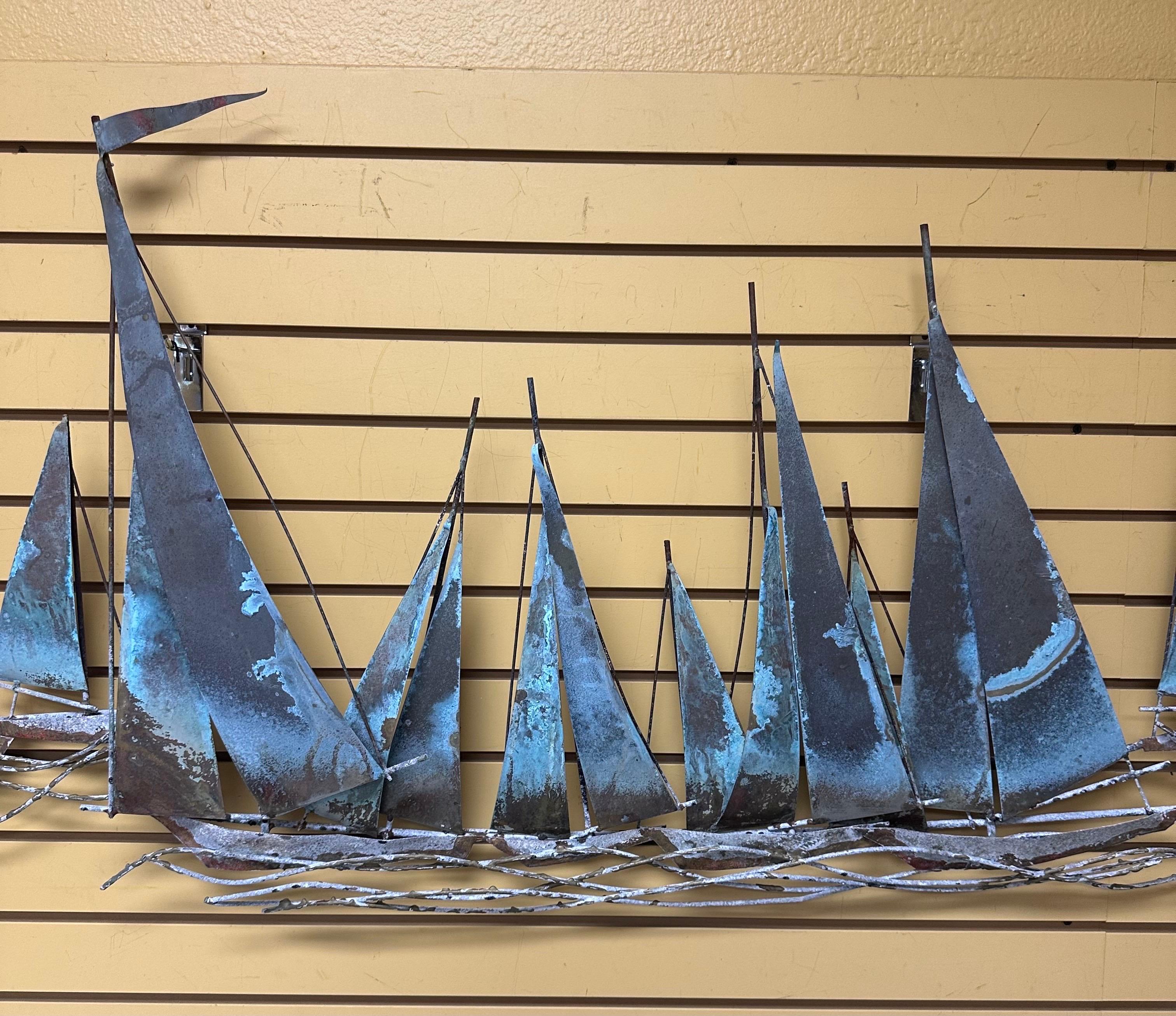 Segelboot-Regatta-Wandskulptur aus gemischtem Metall von C. Jere für Artisian House (20. Jahrhundert) im Angebot