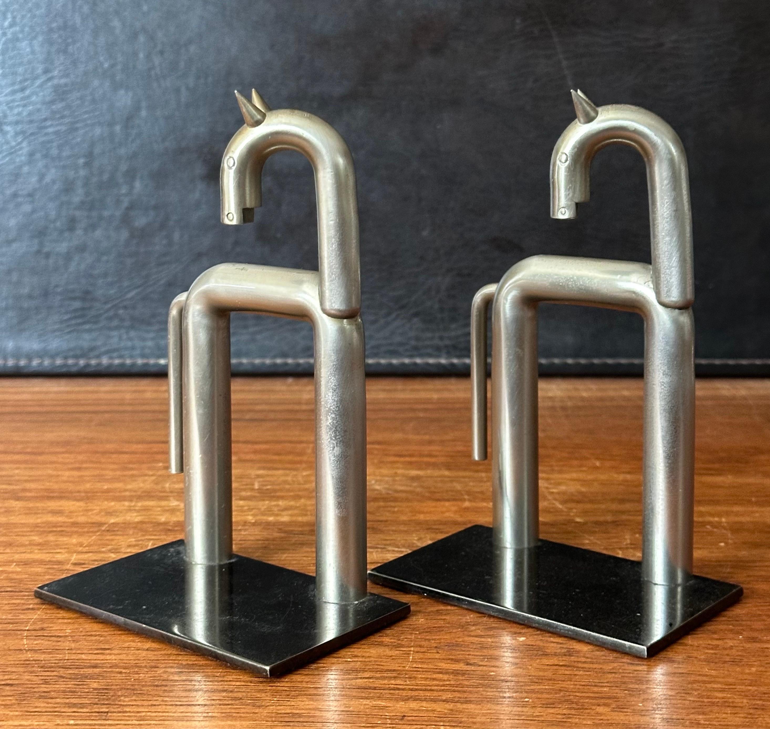 Coppia di reggilibri in nichel Art Deco Horse di Walter Von Nessen per Chase and Co. in vendita 5