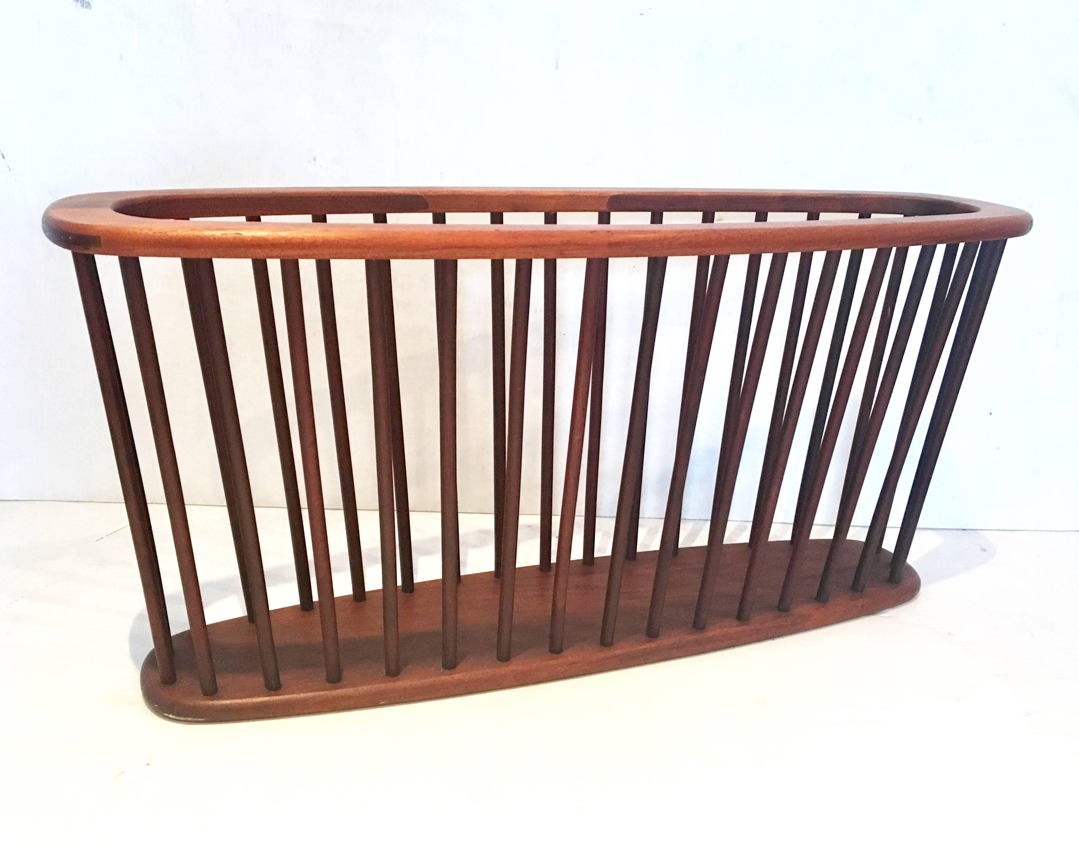 Midcentury Solid Walnut X Large Magazine Rack by Arthur Umanoff In Excellent Condition In San Diego, CA