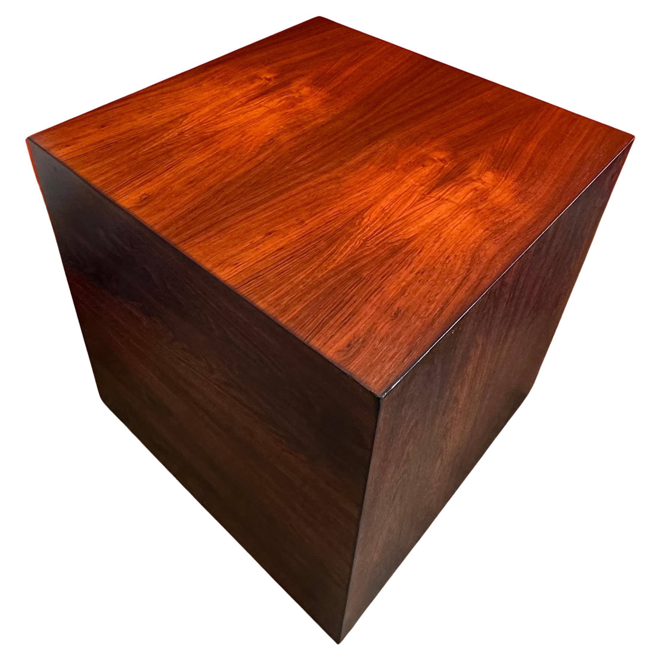 A very cool Danish modern rosewood cube side table / coffee table base, circa 1970s. The cube is in very good vintage condition and covered in a rosewood laminate. It can be used as a coffee table with a square or round glass top or as a side table.
