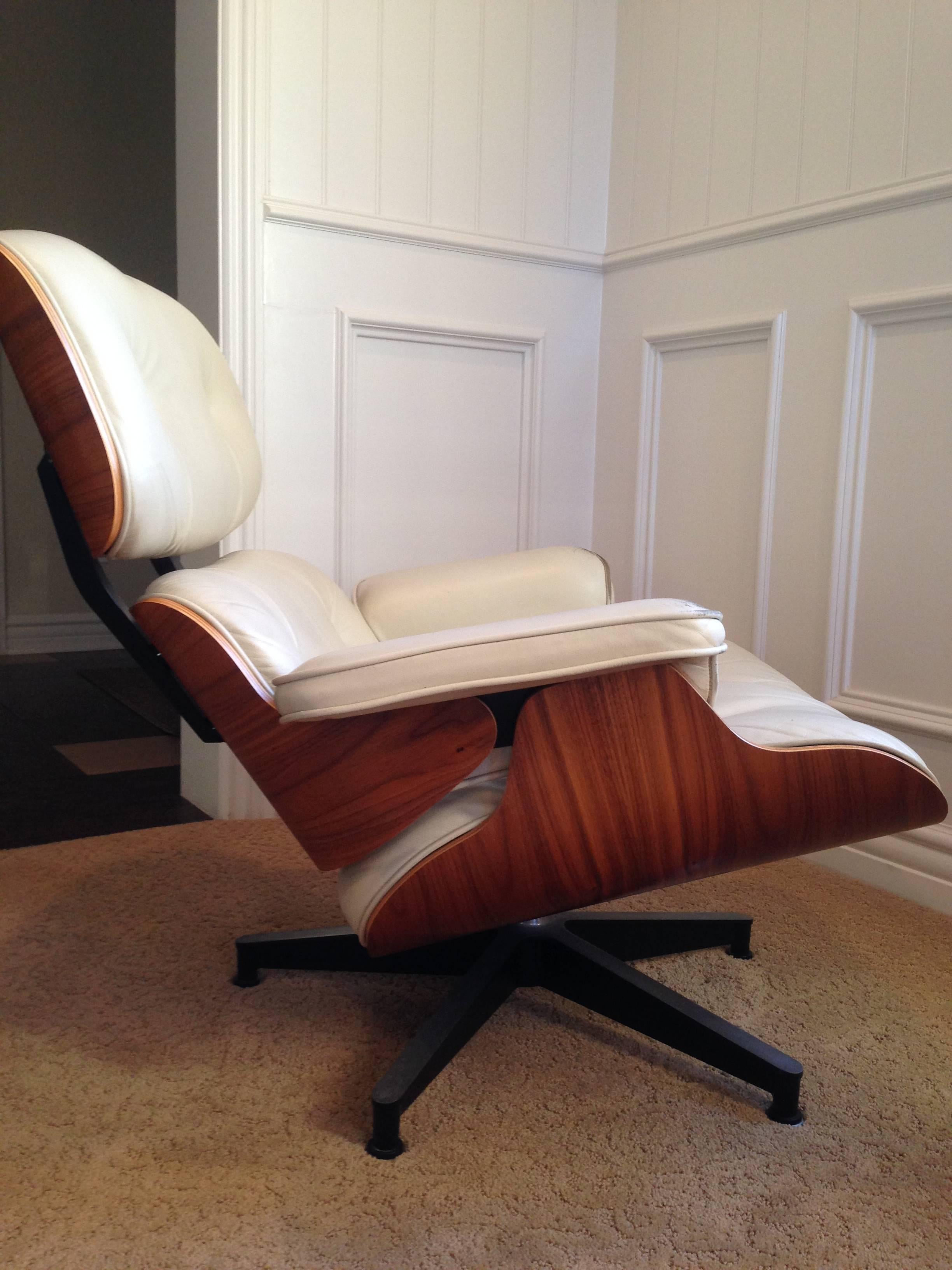 Mid-Century Modern Herman Miller Eames Lounge Chair and Ottoman, Model 670 and 671 