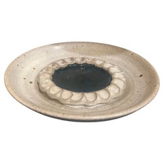 Victoria Littlejohn Cenicero de cerámica tallada a mano de mediados de siglo cógelo todo