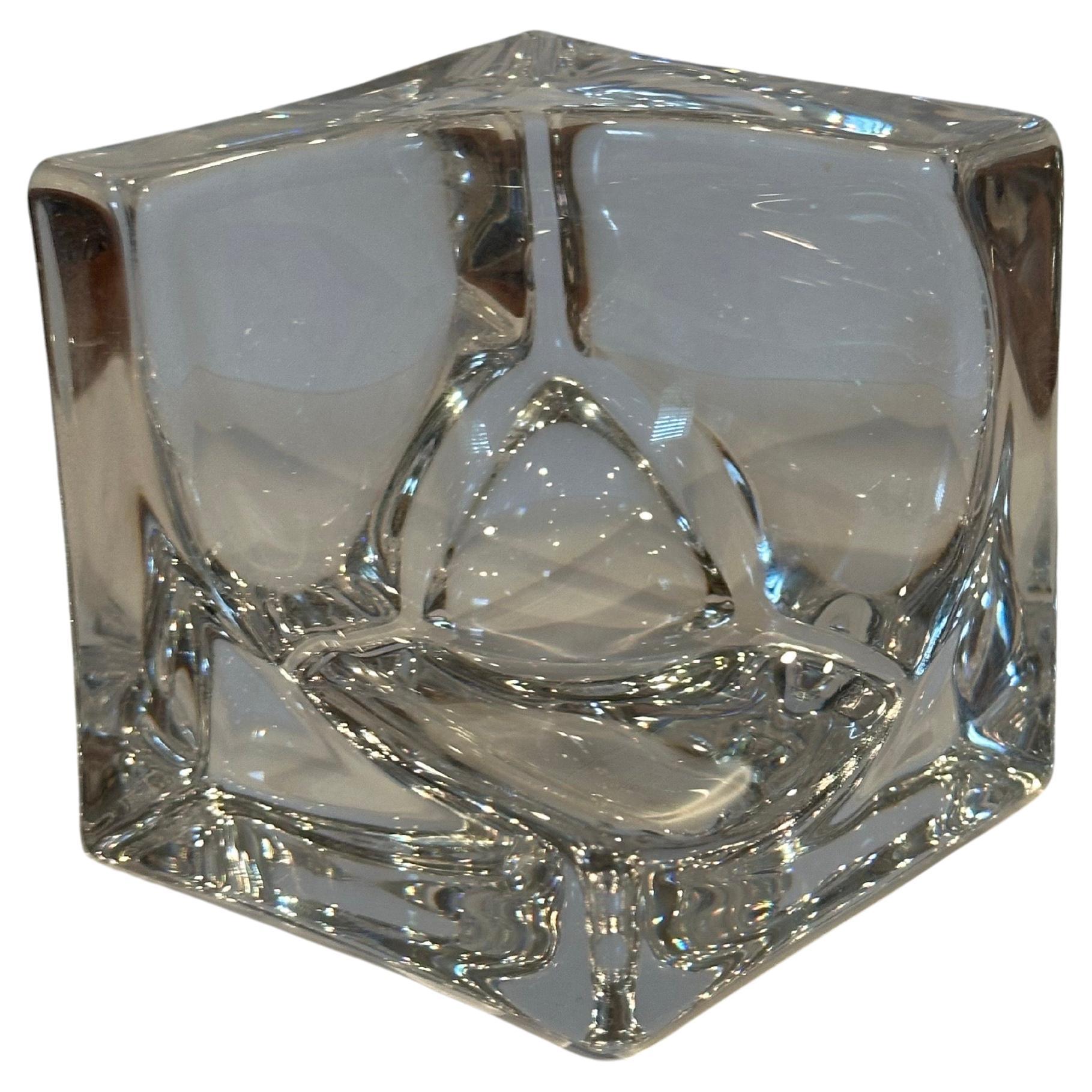 Cube abstrait moderniste en cristal clair de Daum (France)