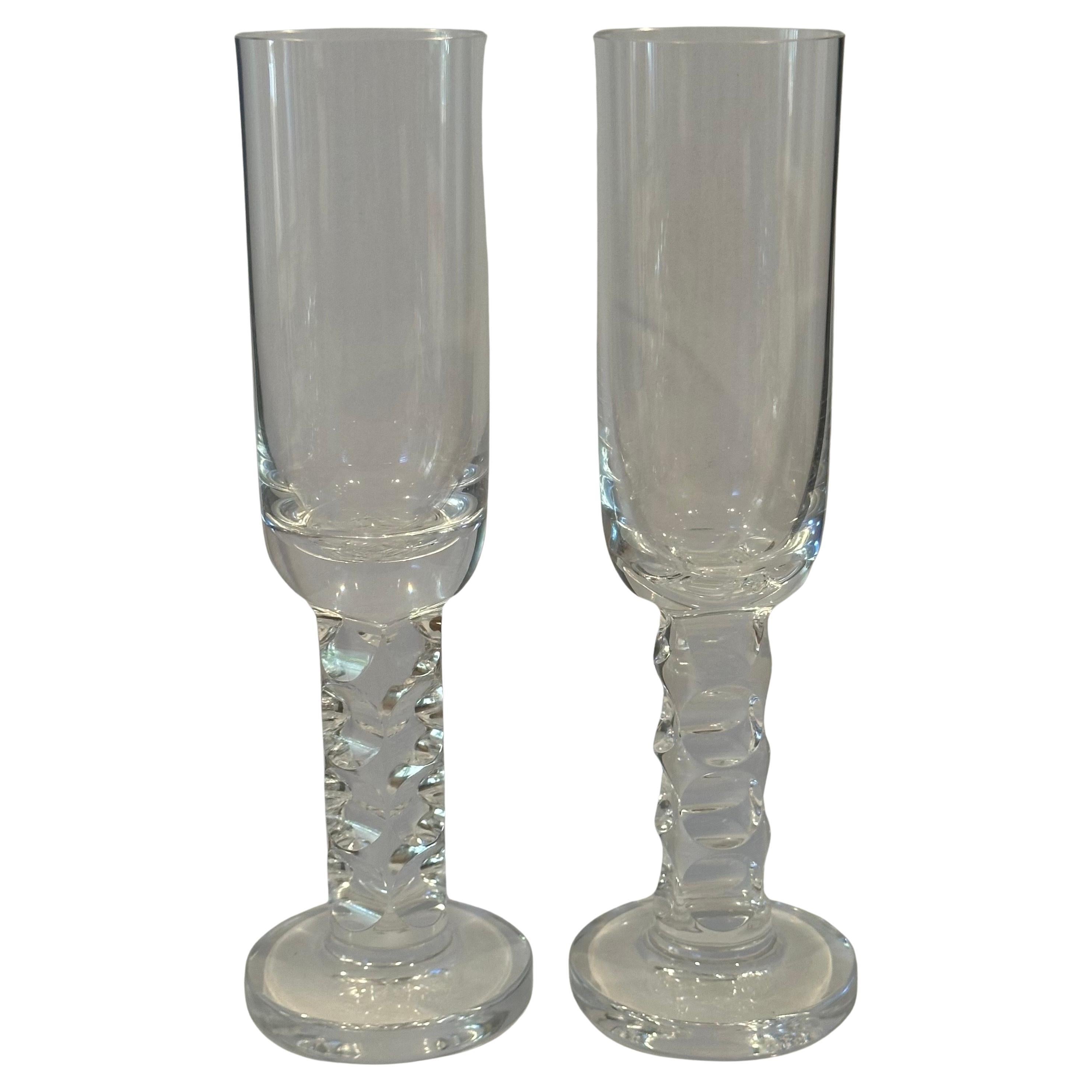 Tchèque Elegant ensemble de quatre flûtes à champagne par Adolph Matura pour Moser en vente