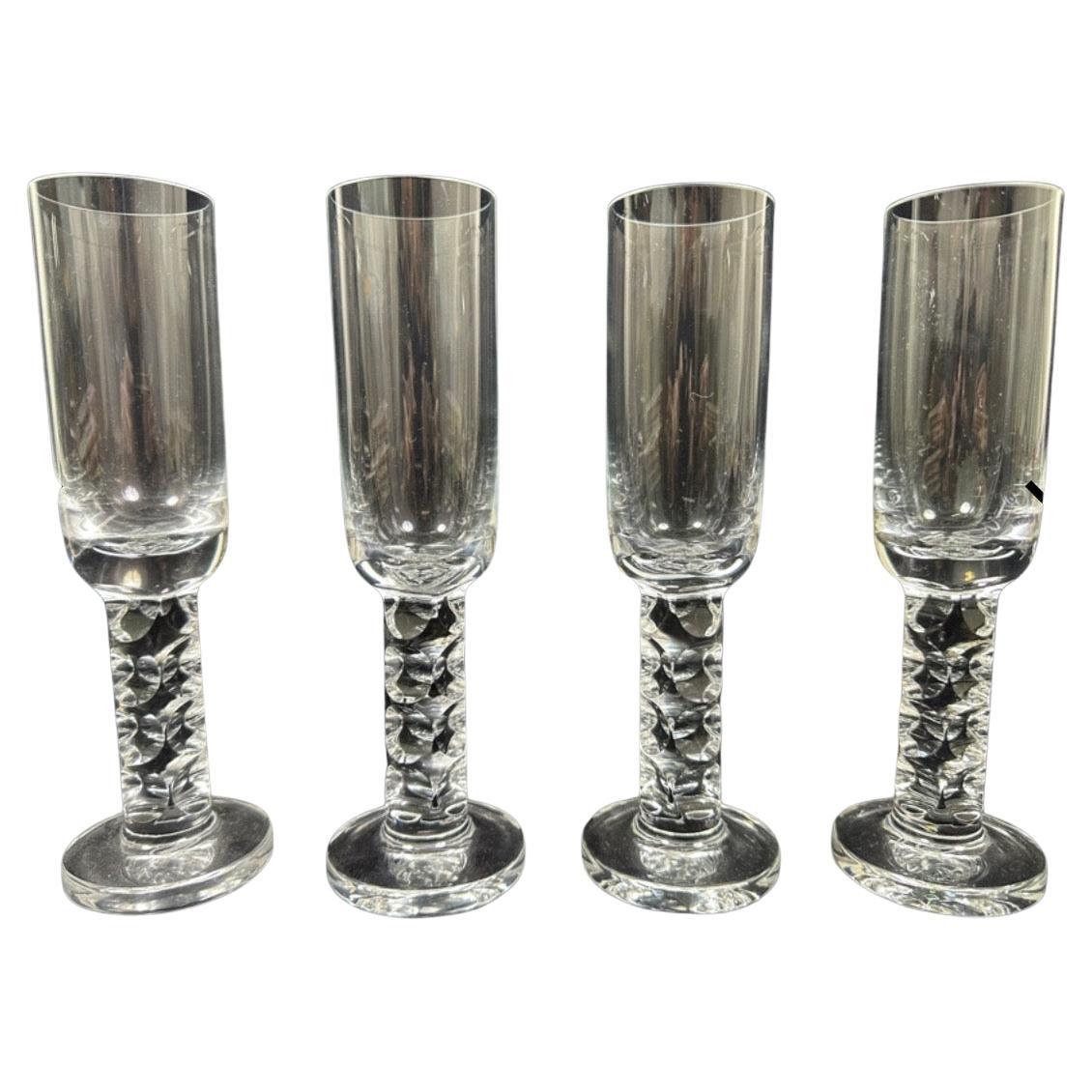 Elegant ensemble de quatre flûtes à champagne par Adolph Matura pour Moser en vente