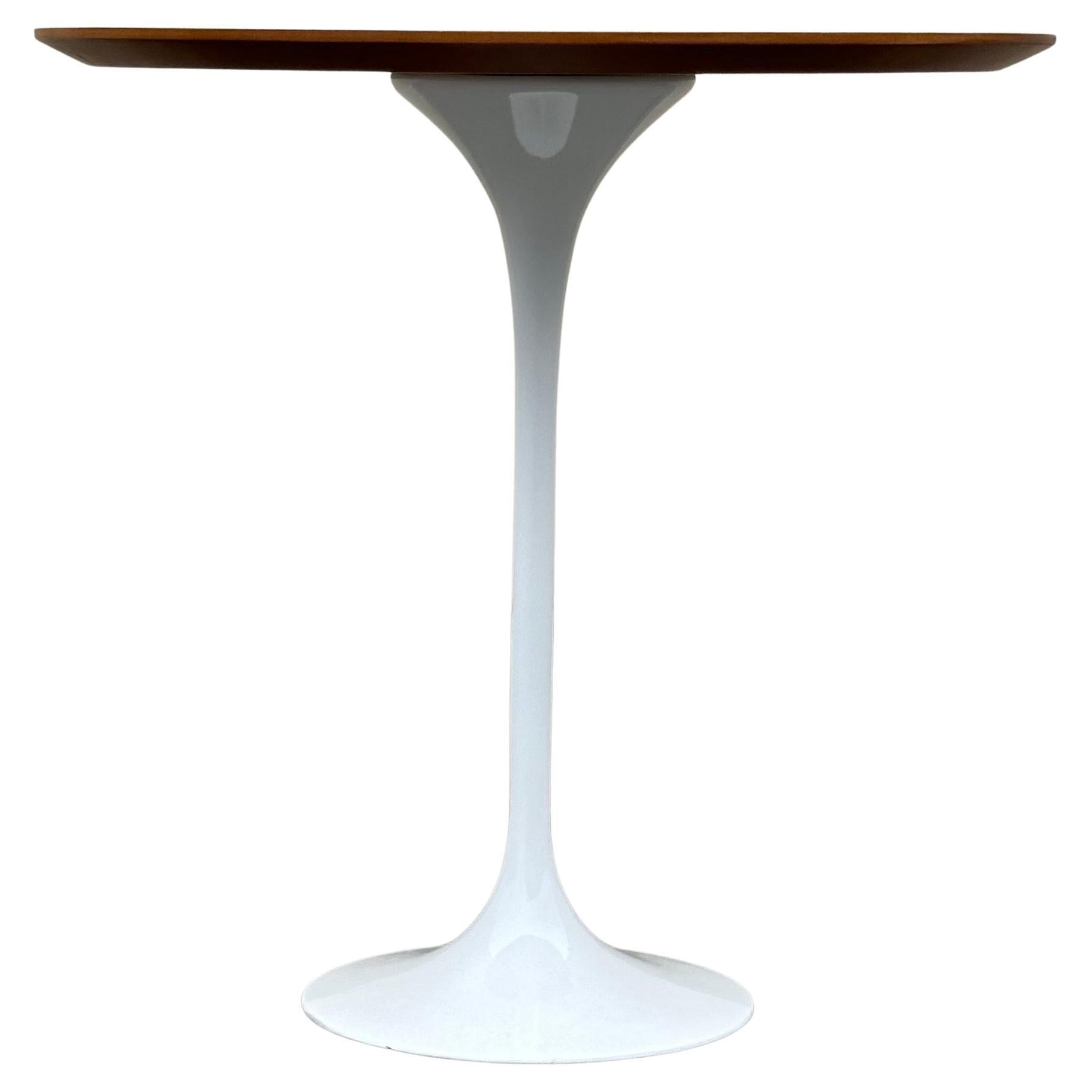 Mid-Century Modern Pedestal “Tulip” Side Table by Eero Saarinen for Knoll For Sale