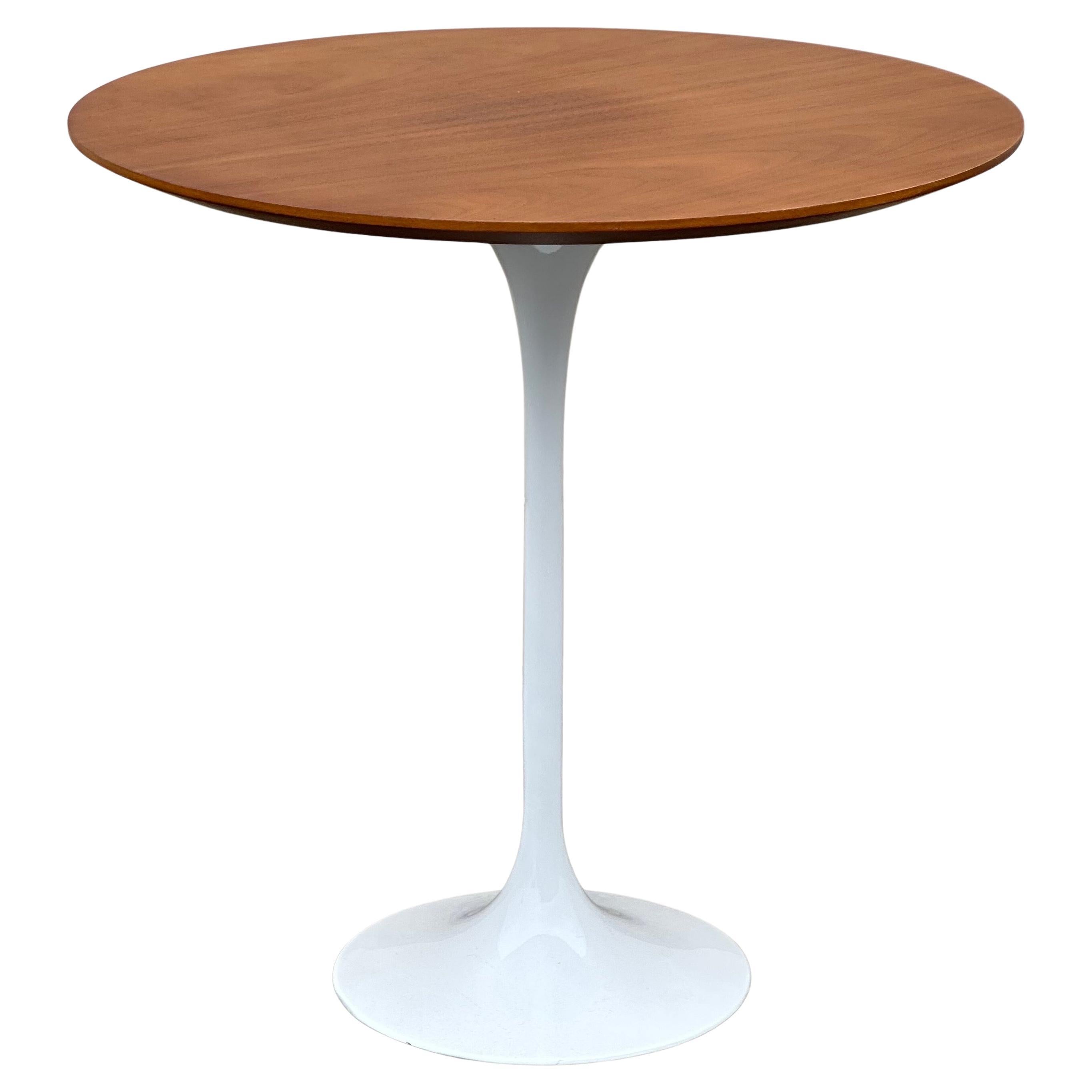 Pedestal “Tulip” Side Table by Eero Saarinen for Knoll For Sale