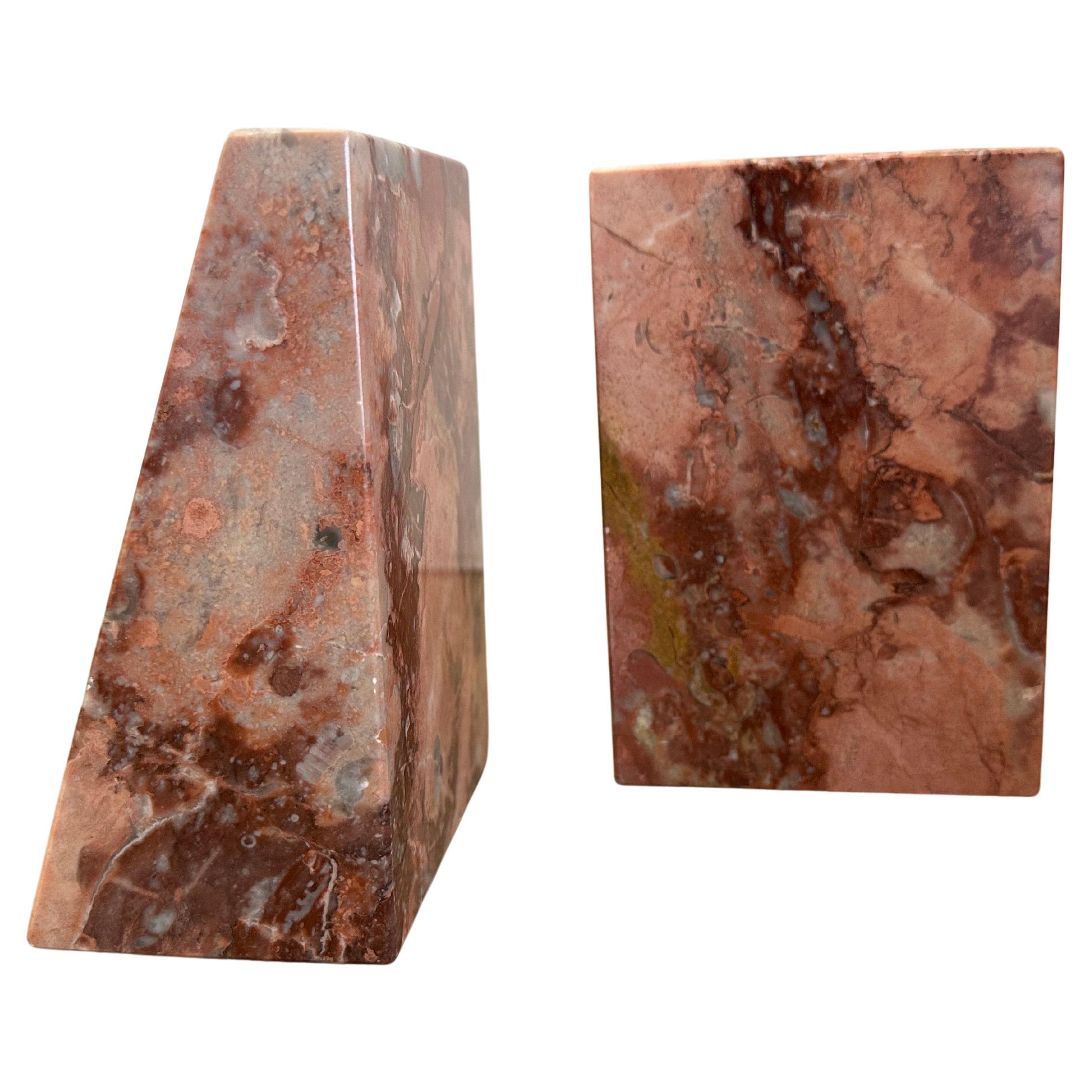 Fermalibri post-moderni triangolari in marmo rosa in vendita 3