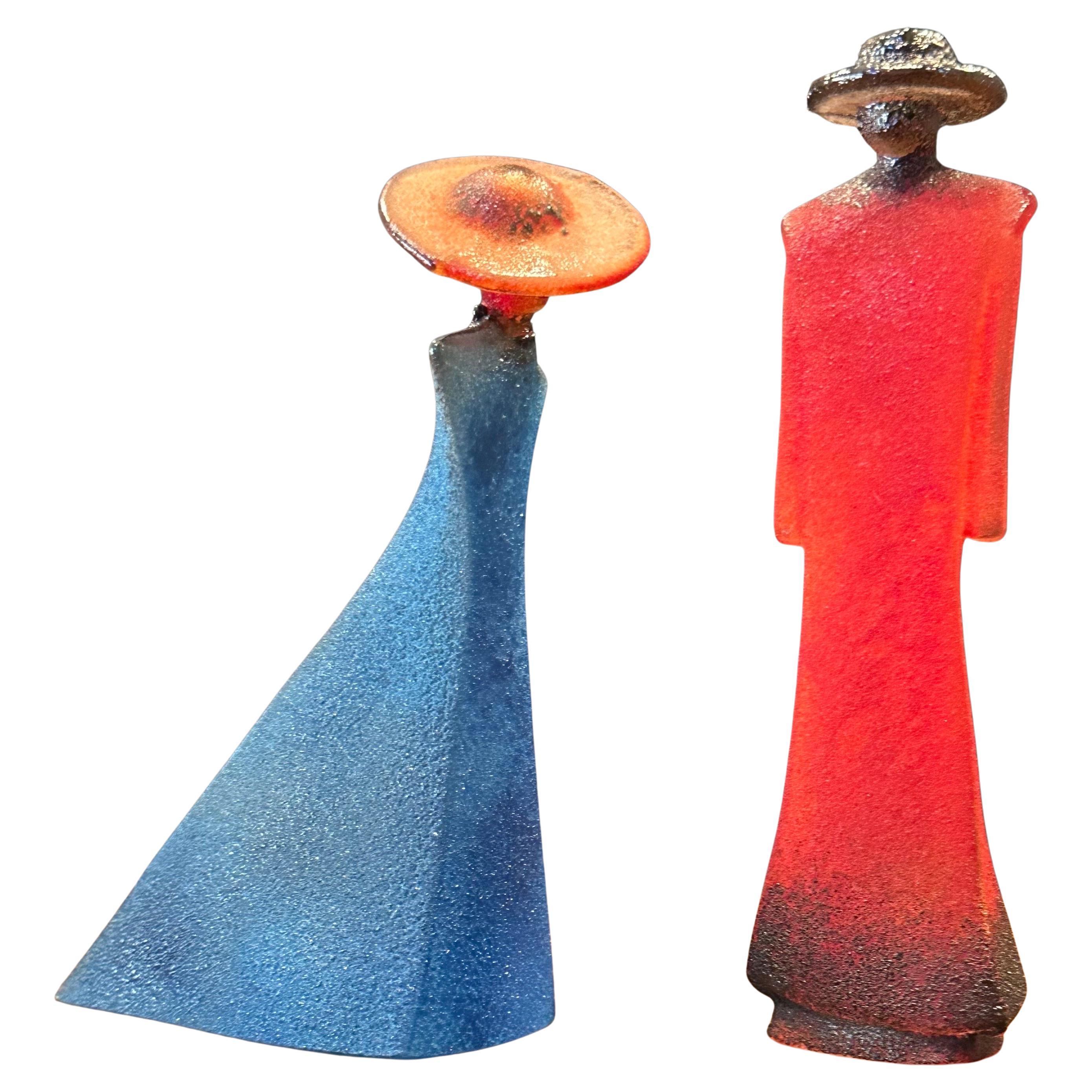 Coppia di sculture in vetro artistico "Catwalk" di Kjell Engman per Kosta Boda Svezia in vendita