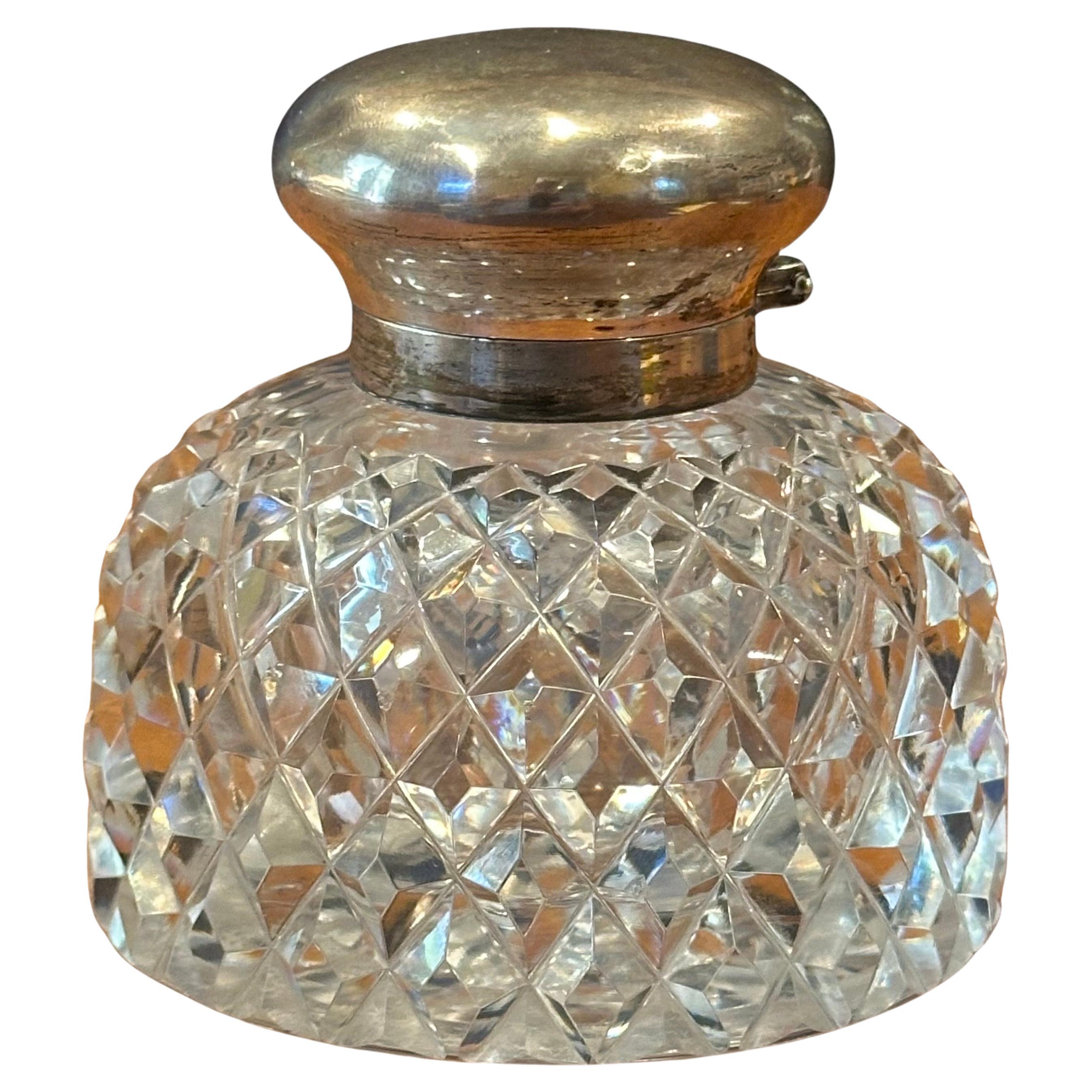 Encrier ancien en verre taillé d'époque victorienne avec couvercle en argent Sterling en vente 6