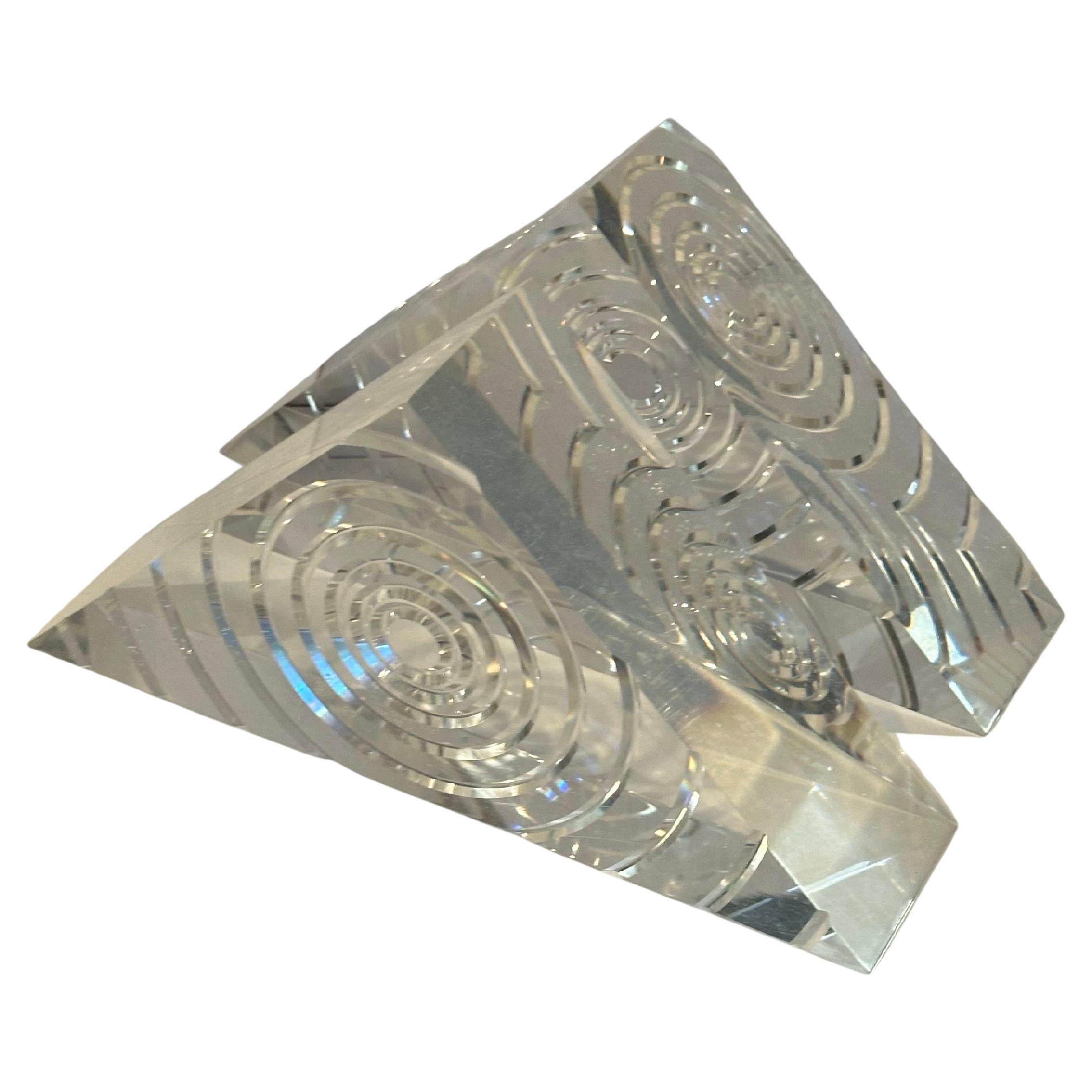 Ein Paar MCM Dreieck Lucite Buchstützen mit Spiralen von Herb Ritts für Astrolite im Angebot 8