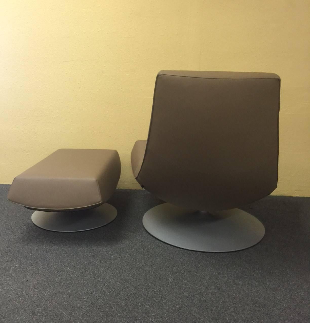 Dutch Olivier Swivel Chair and Ottoman for Montis by Gijs Papovoine