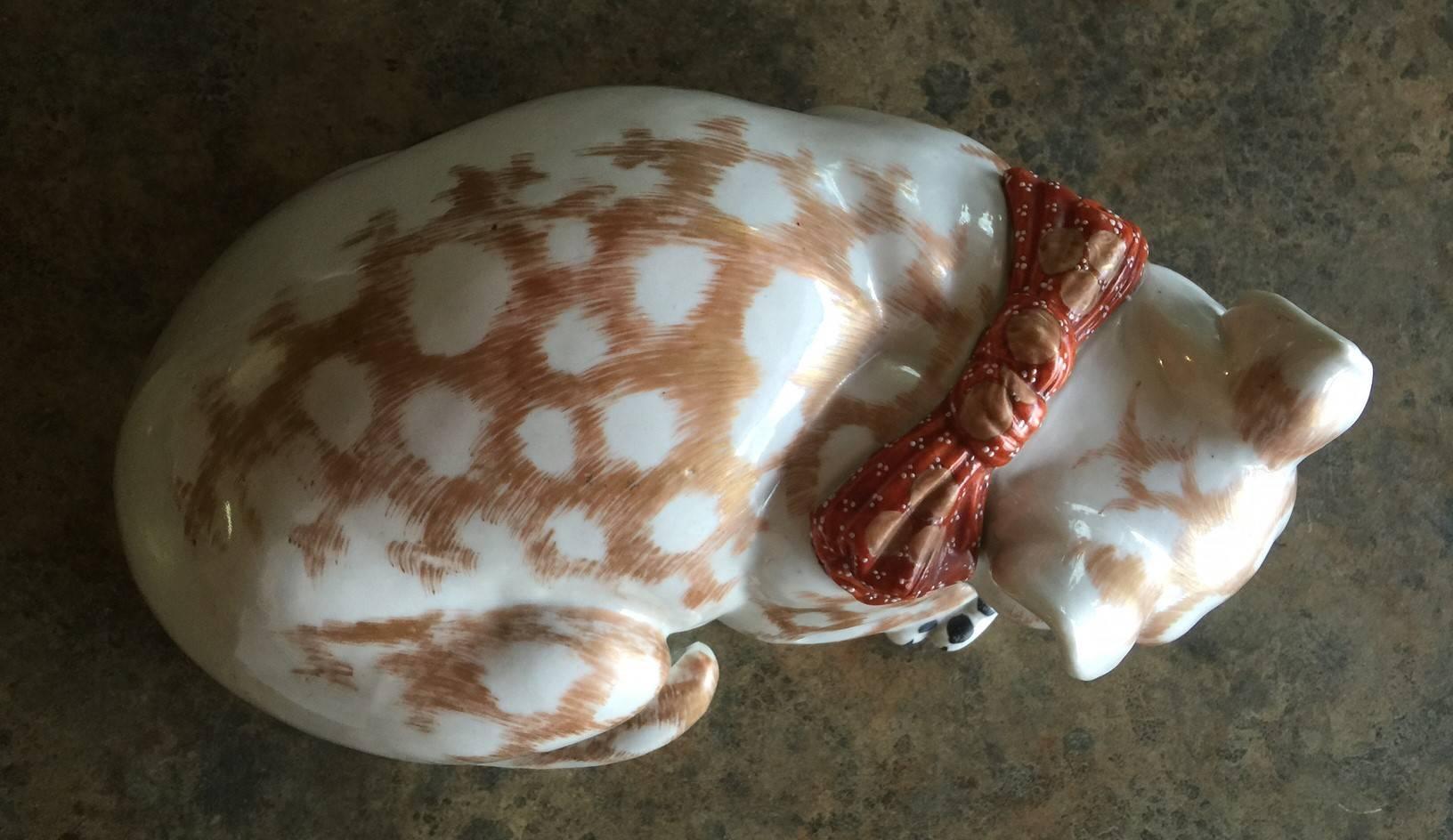 19th Century Japanese Kutani Porcelain Sleeping Cat In Excellent Condition In San Diego, CA