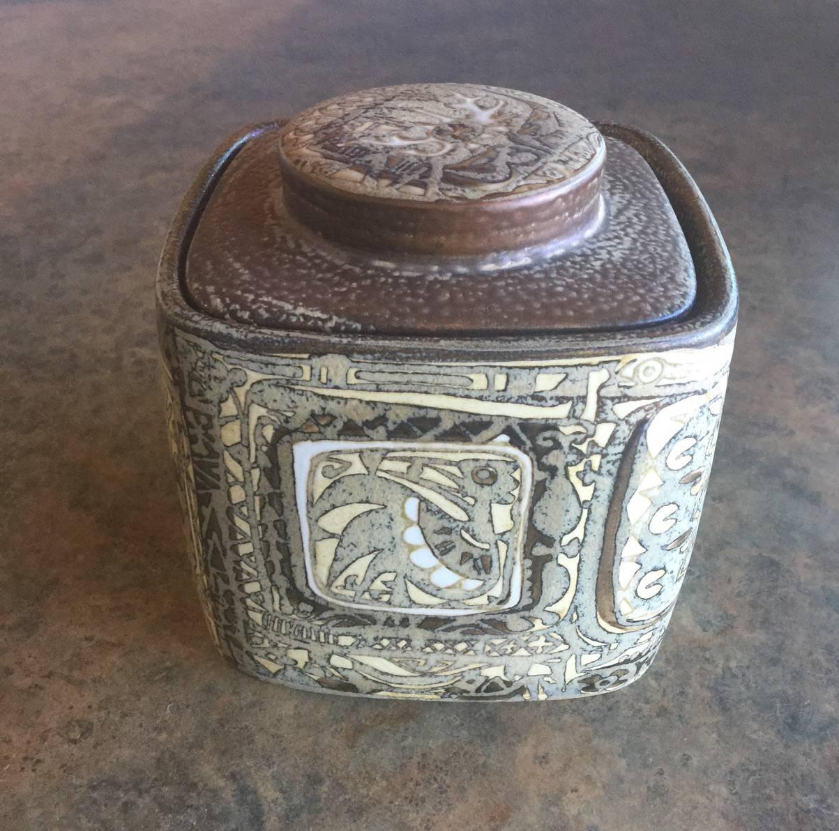 Rare Royal Copenhagen Fajance humidor / tobacco jar / lidded box from BACA series of the 1960s-1970s.

The design is by Nils Thorsson who was the artistic leader of Royal Copenhagen for decades.

This box has a fish and bird motive almost hidden
