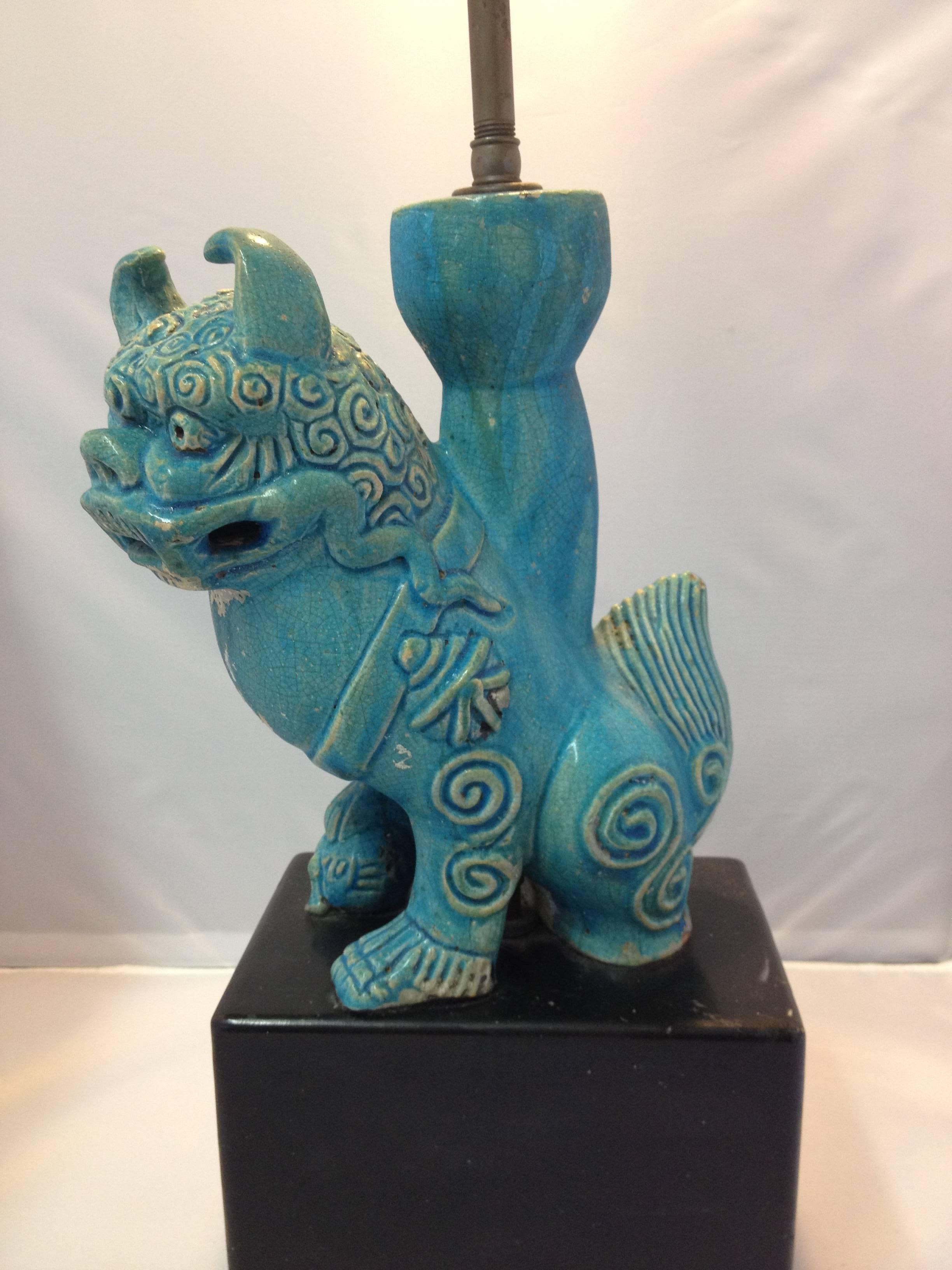 Vintage Ceramic Blue Foo Dog/Lion Lamp In Distressed Condition In San Diego, CA