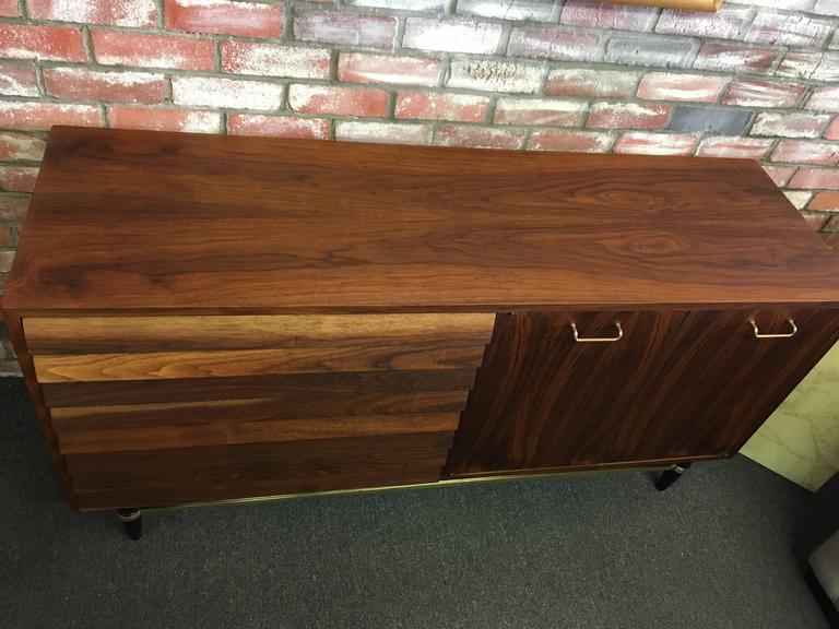 1950s American Walnut Credenza by American of Martinsville at 1stdibs - 1950s American Walnut Credenza by American of Martinsville 2