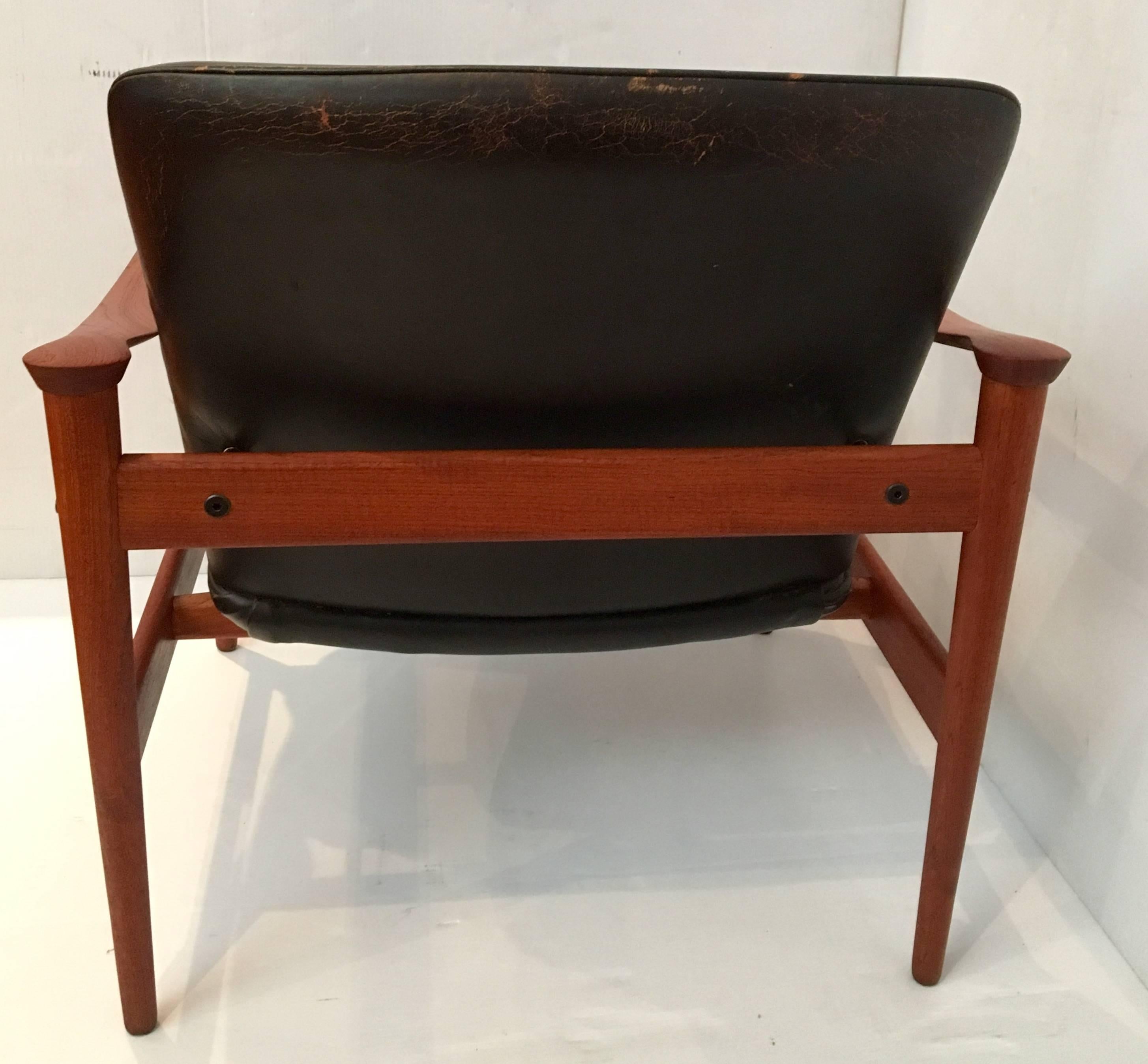 Norwegian Lounge Club Chair by Fredrik Kayser in Teak and Leather Model 711