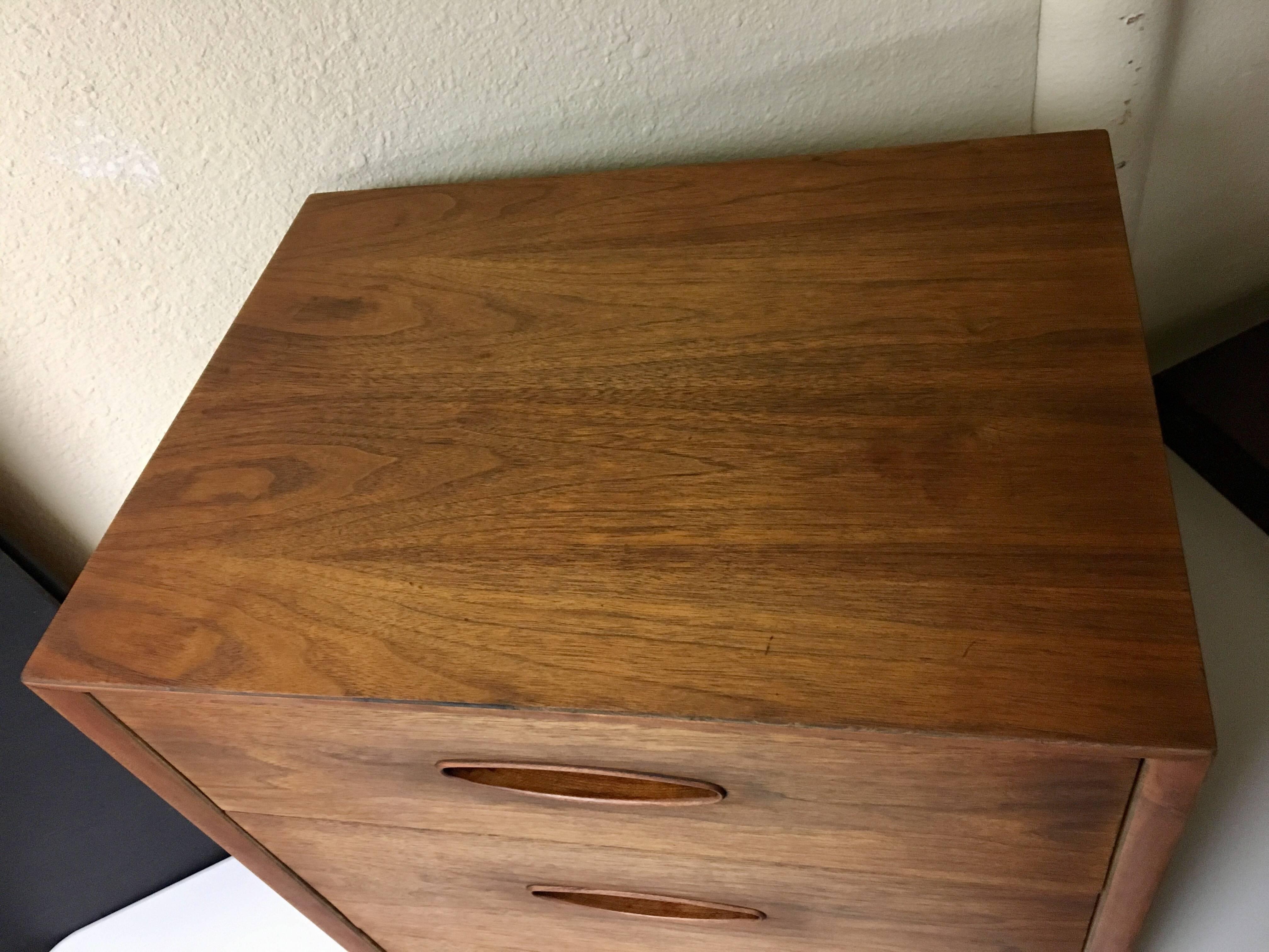 Mid-Century Modern Pair of Mid-Century American Walnut Triple Drawer Nightstands by Heritage