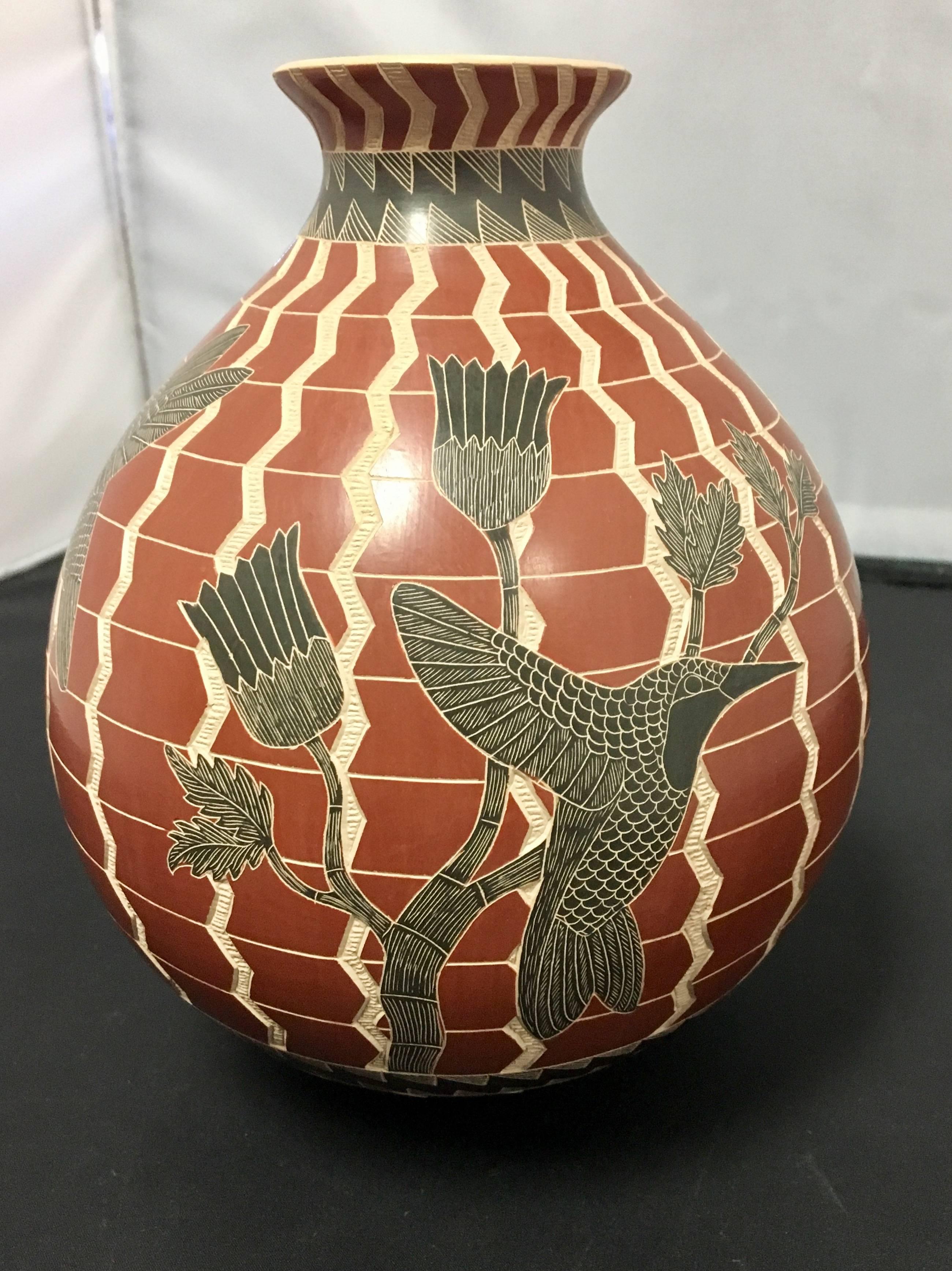 Beautiful hand-turned Mata Ortiz pottery vase / olla by Ricardo Delgado Cruz. The piece has exquisite detail and a hummingbird / floral motiff. Excellent. high quality piece.